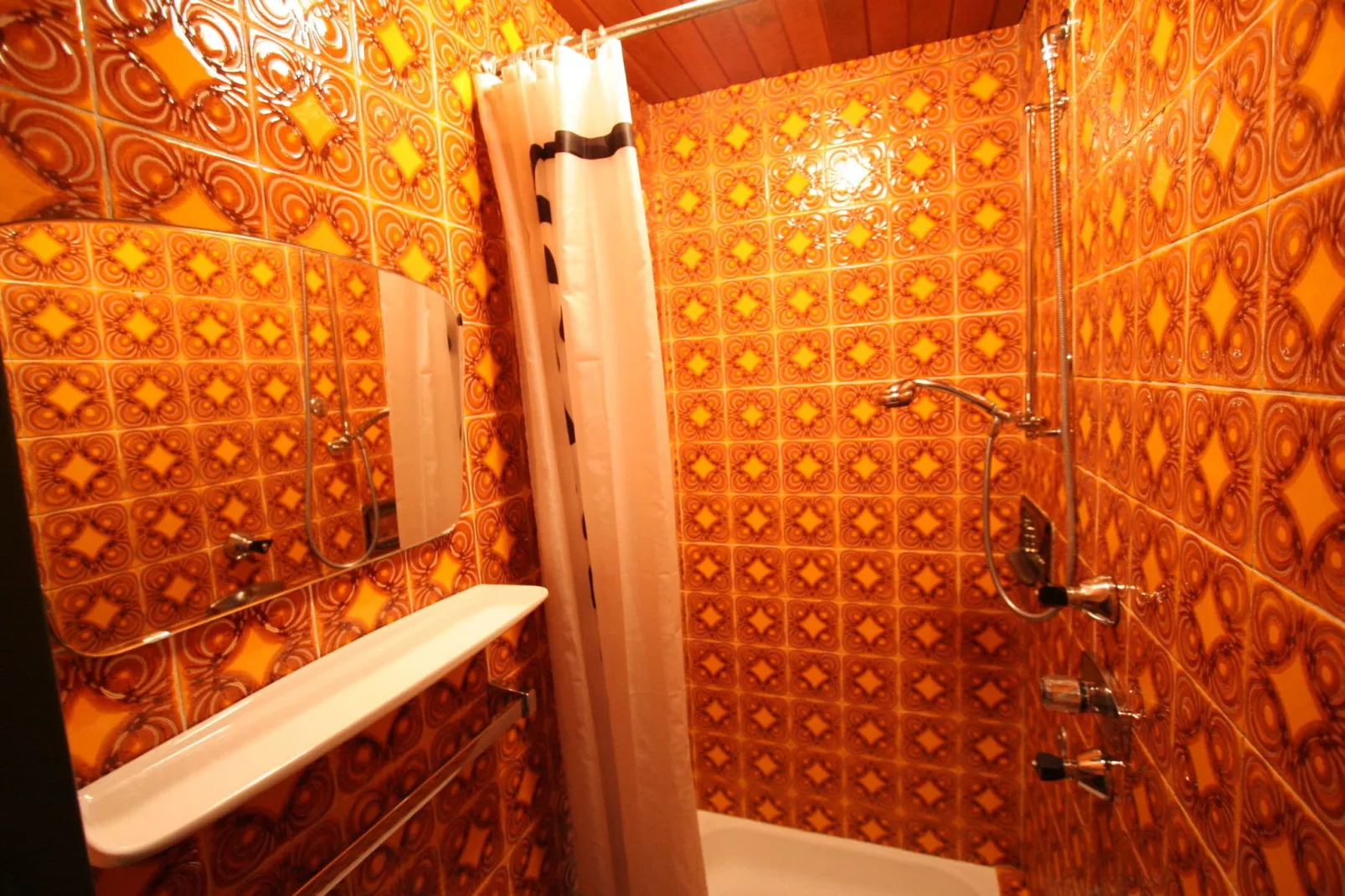 Haus Oma Wetti-Bathroom