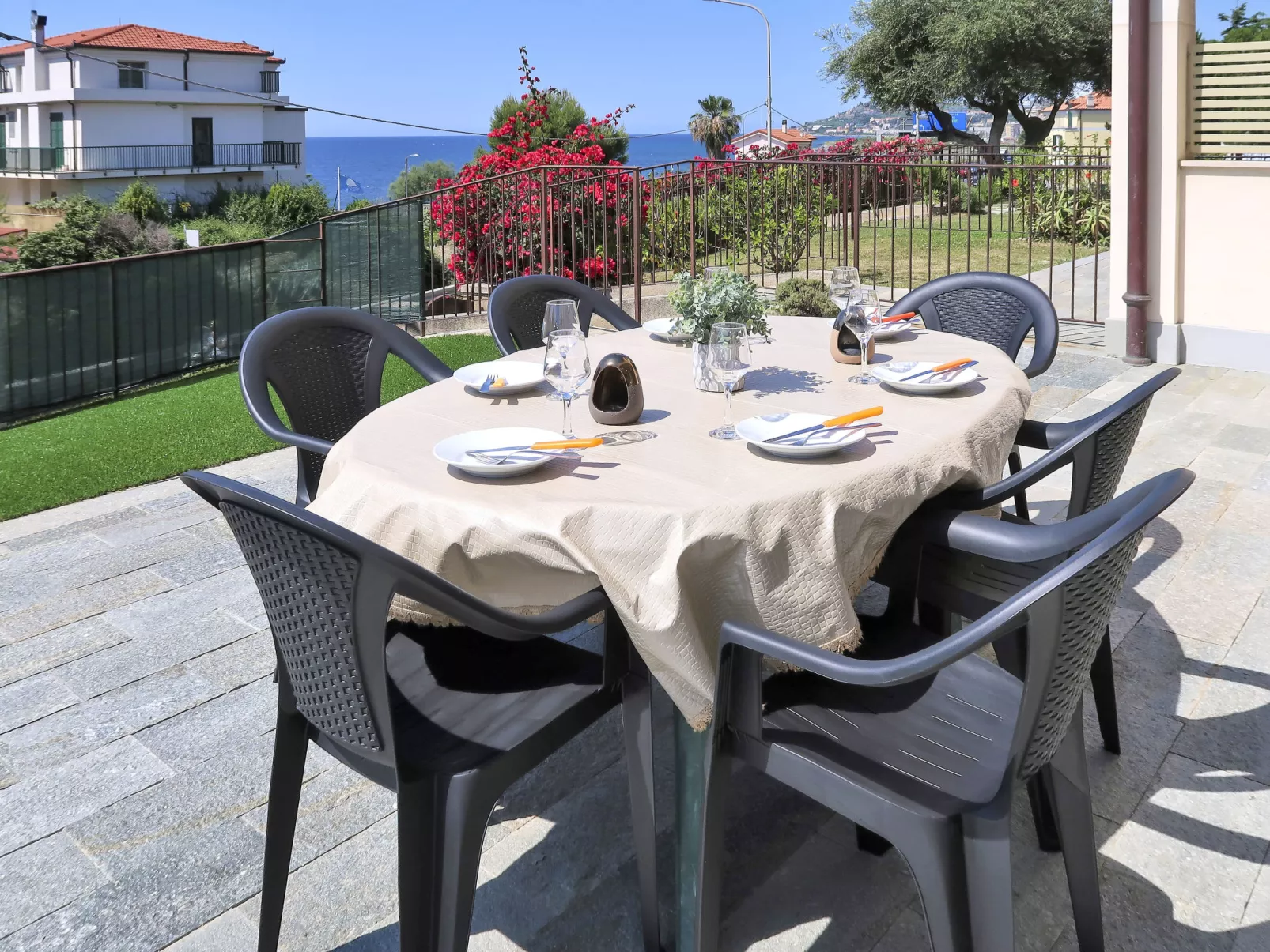 Riva Mare-Outside