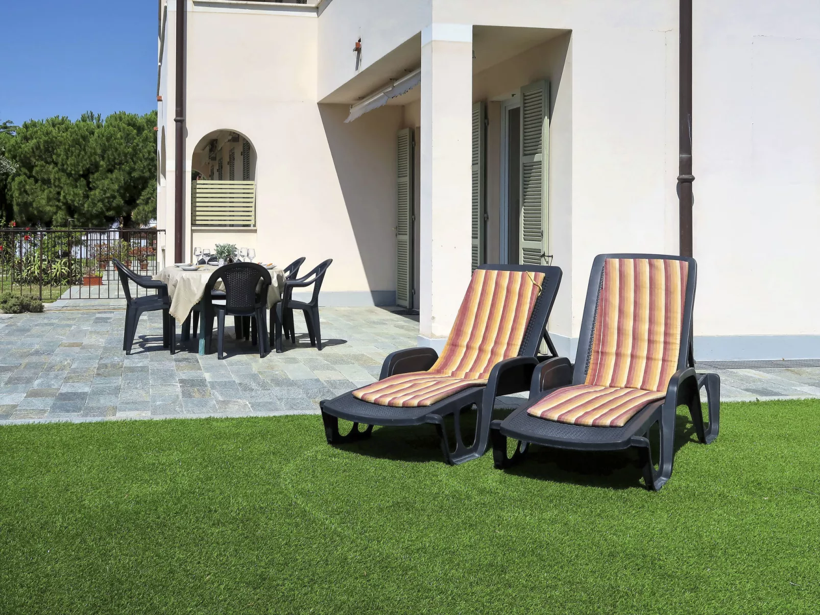 Riva Mare-Outside