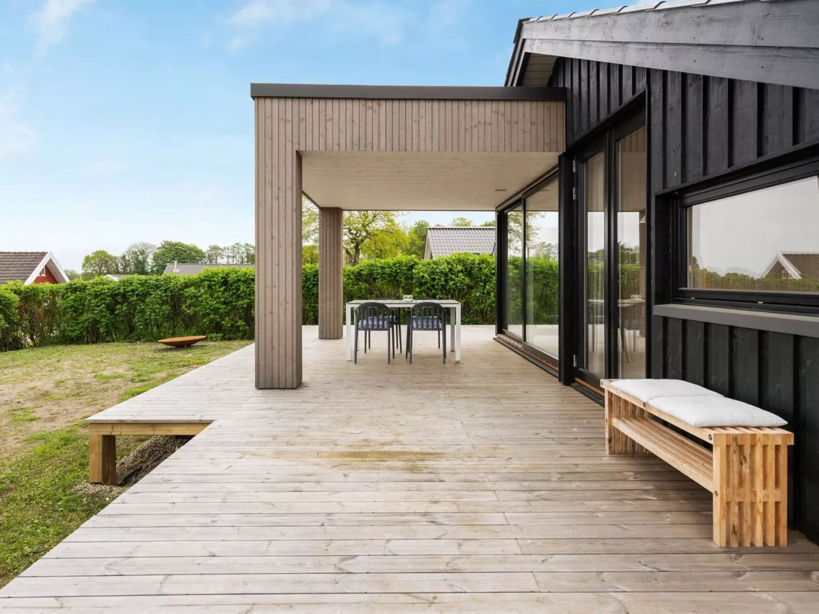 "Ely" - 300m from the sea-Outside