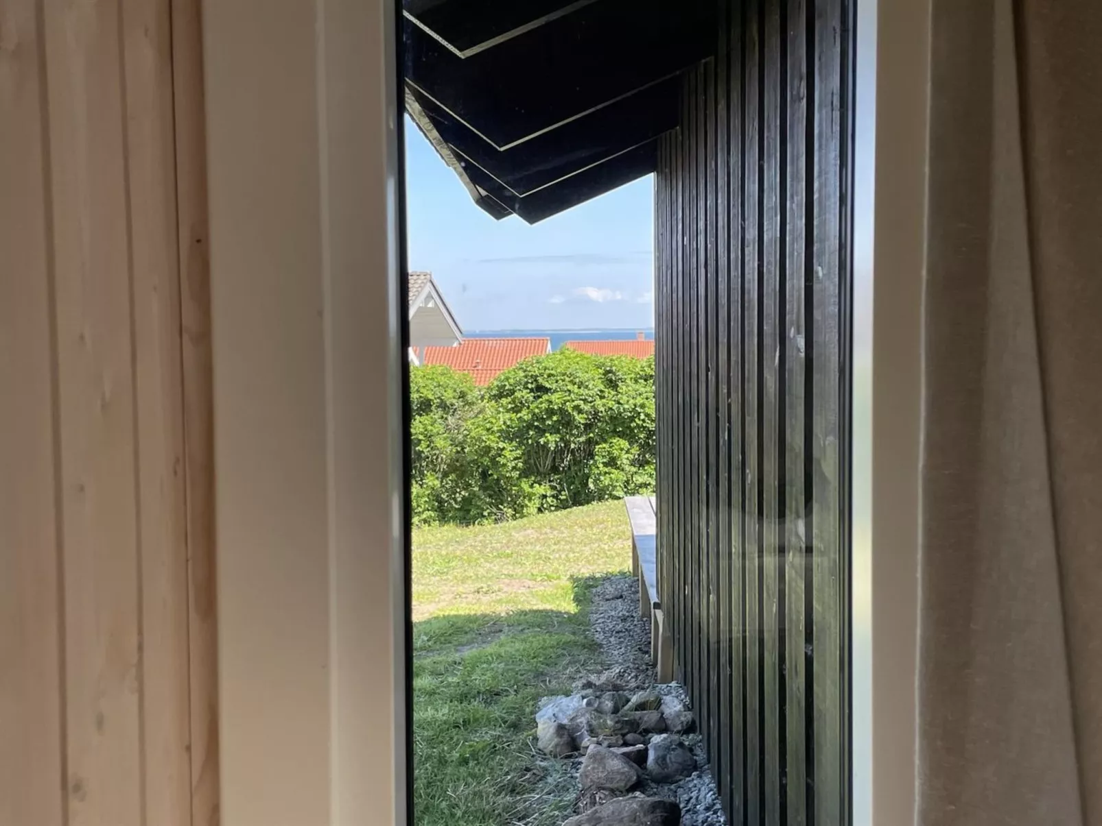 "Ely" - 300m from the sea-Outside