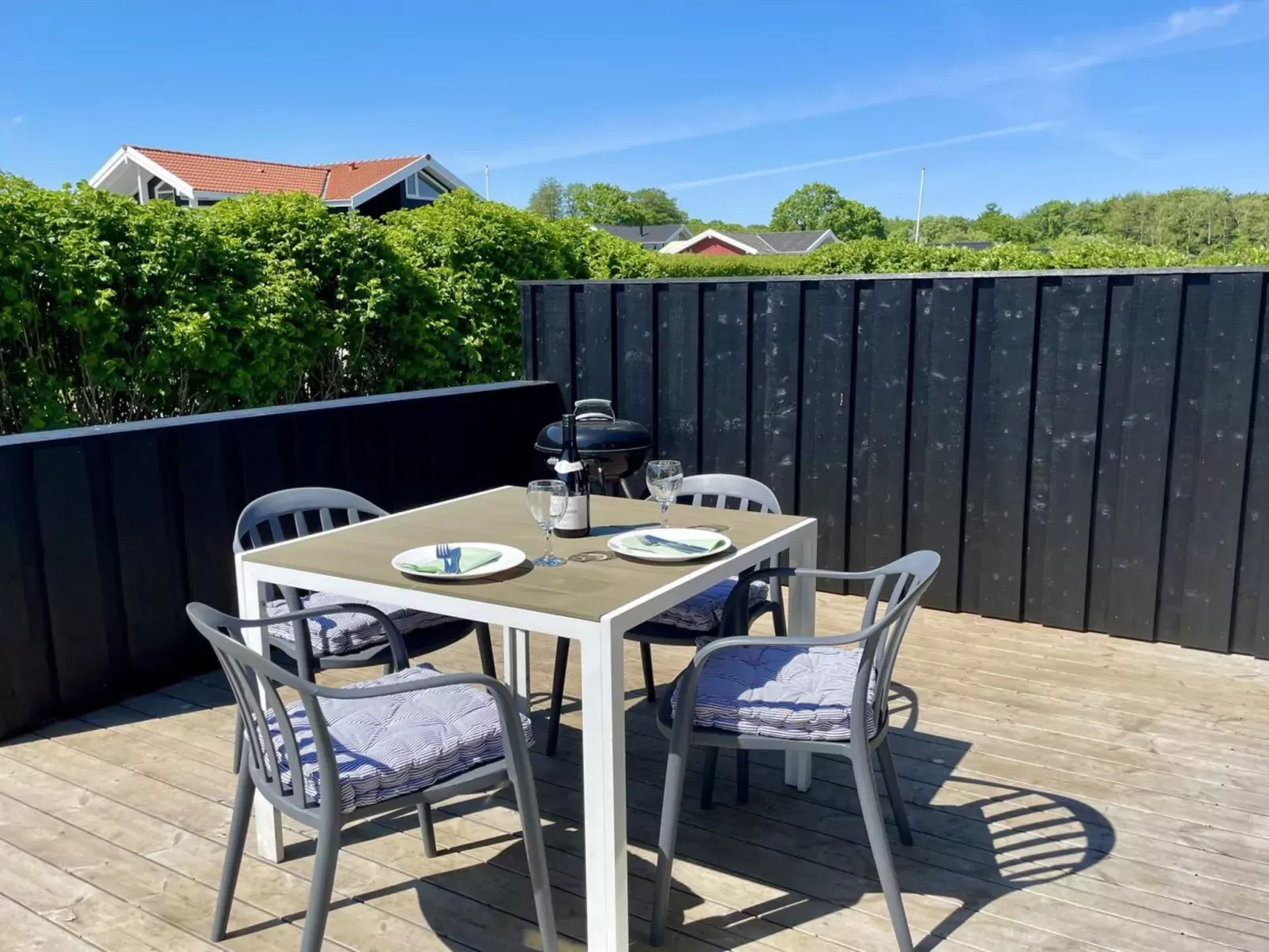 "Ely" - 300m from the sea-Outside