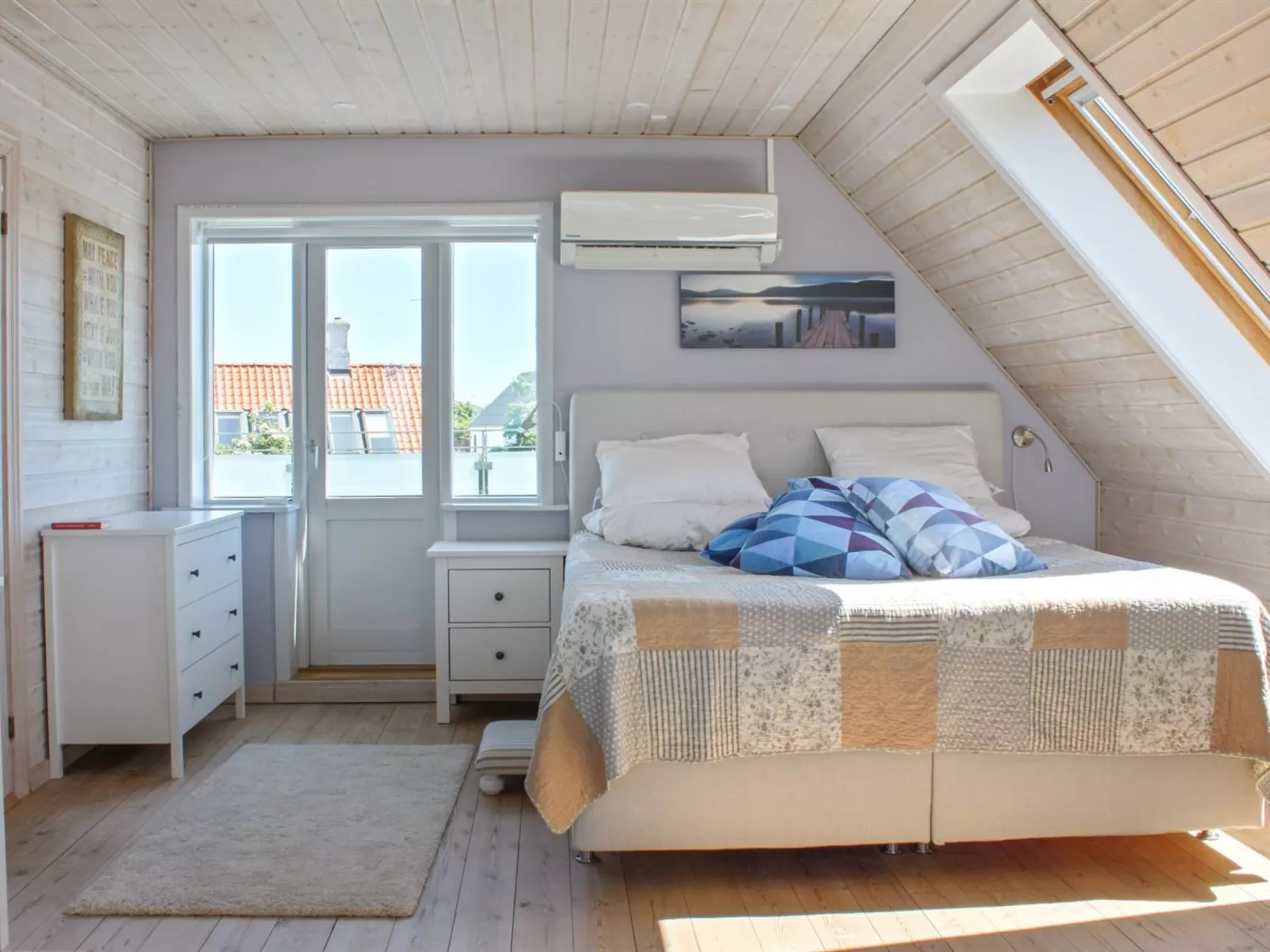 "Brun" - 60m from the sea-Drinnen