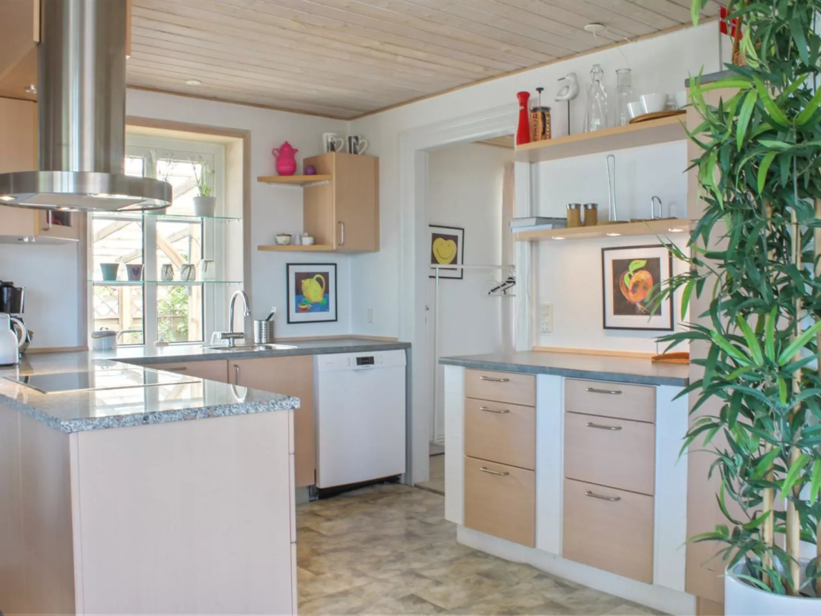 "Brun" - 60m from the sea-Drinnen