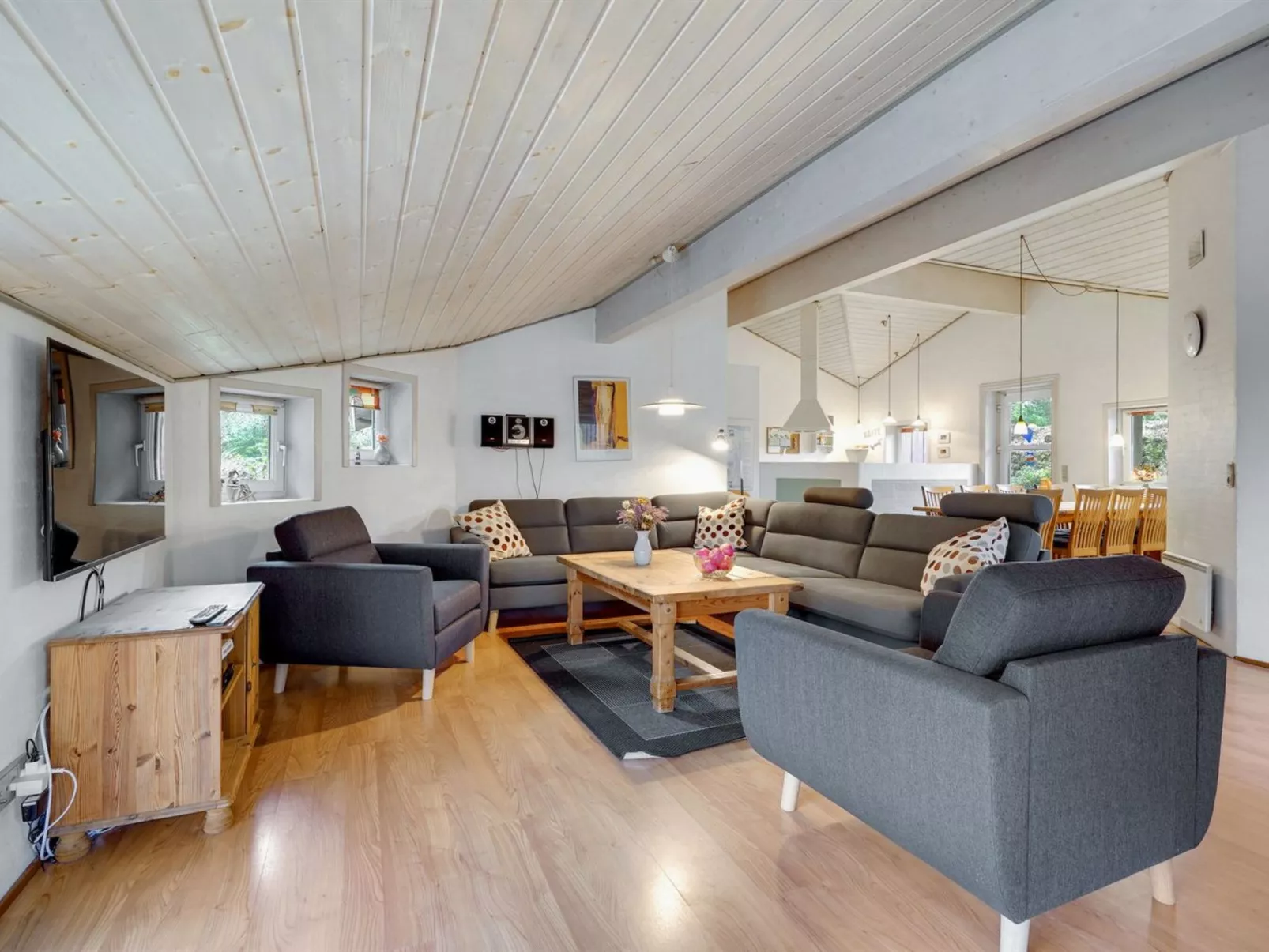 "Asdis" - 2.8km from the sea-Inside