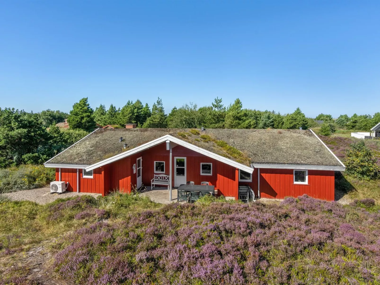 "Asdis" - 2.8km from the sea-Outside