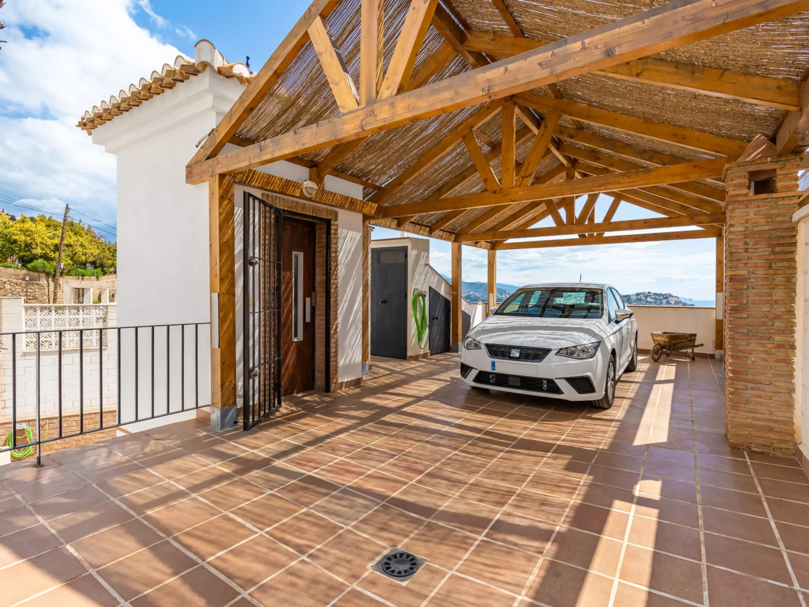 Mirador A-Outside