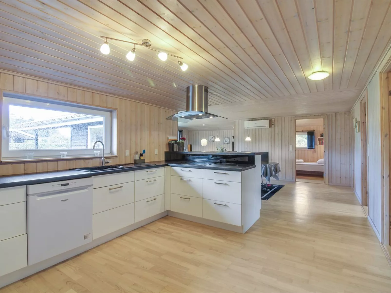 "Susan" - 600m from the sea-Inside