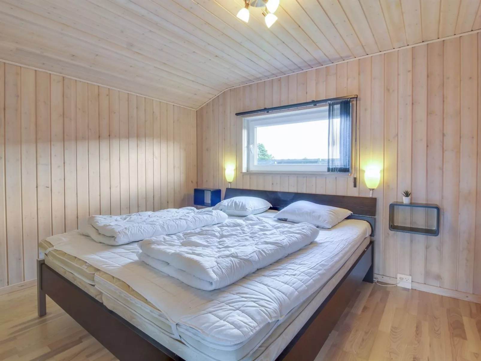 "Susan" - 600m from the sea-Inside