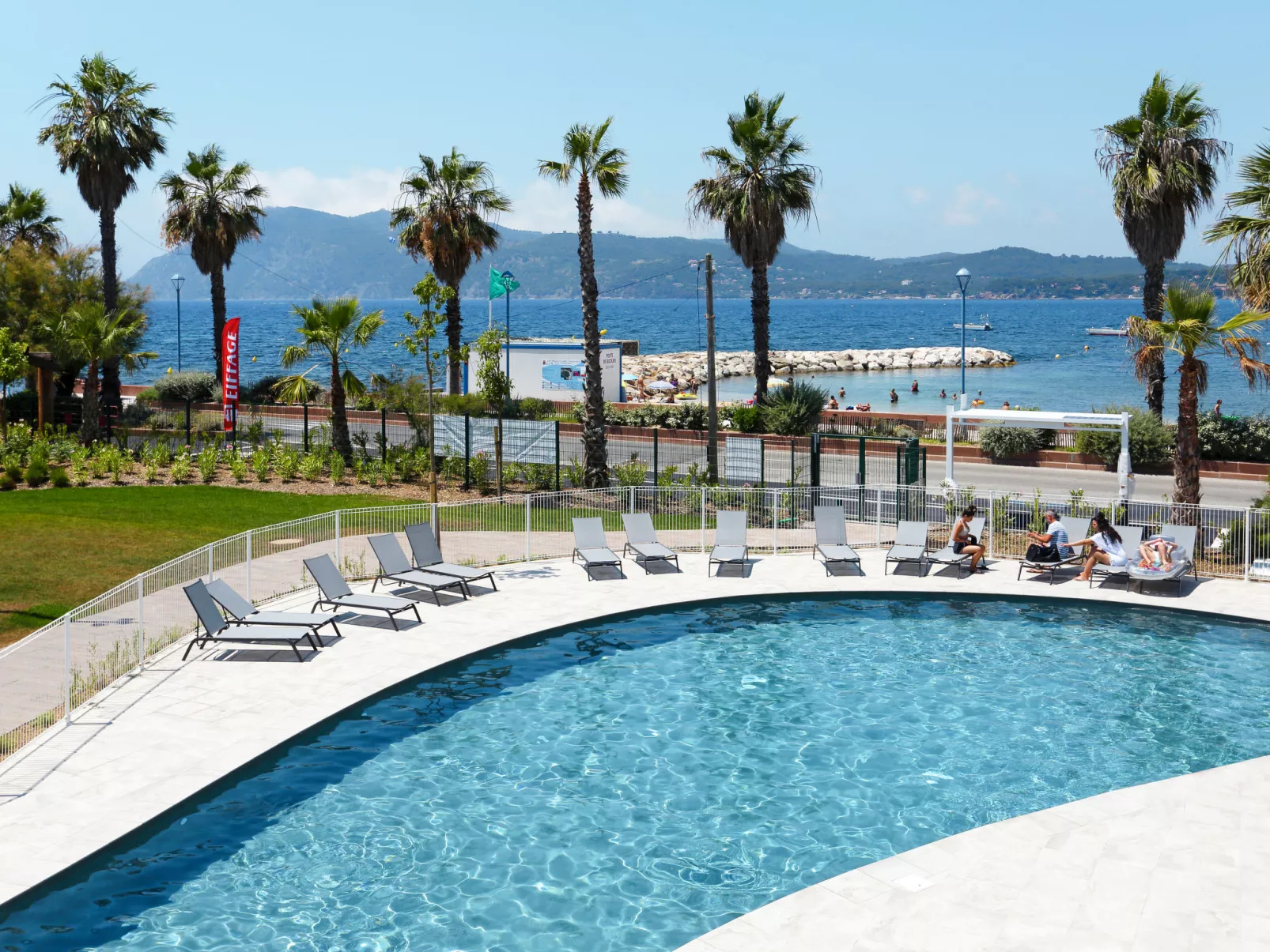 Le Cap Azur-Outside
