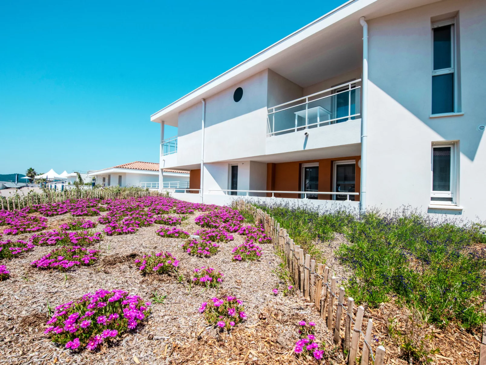 Le Cap Azur-Outside