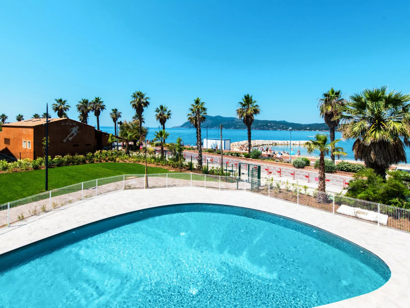 Le Cap Azur-Outside