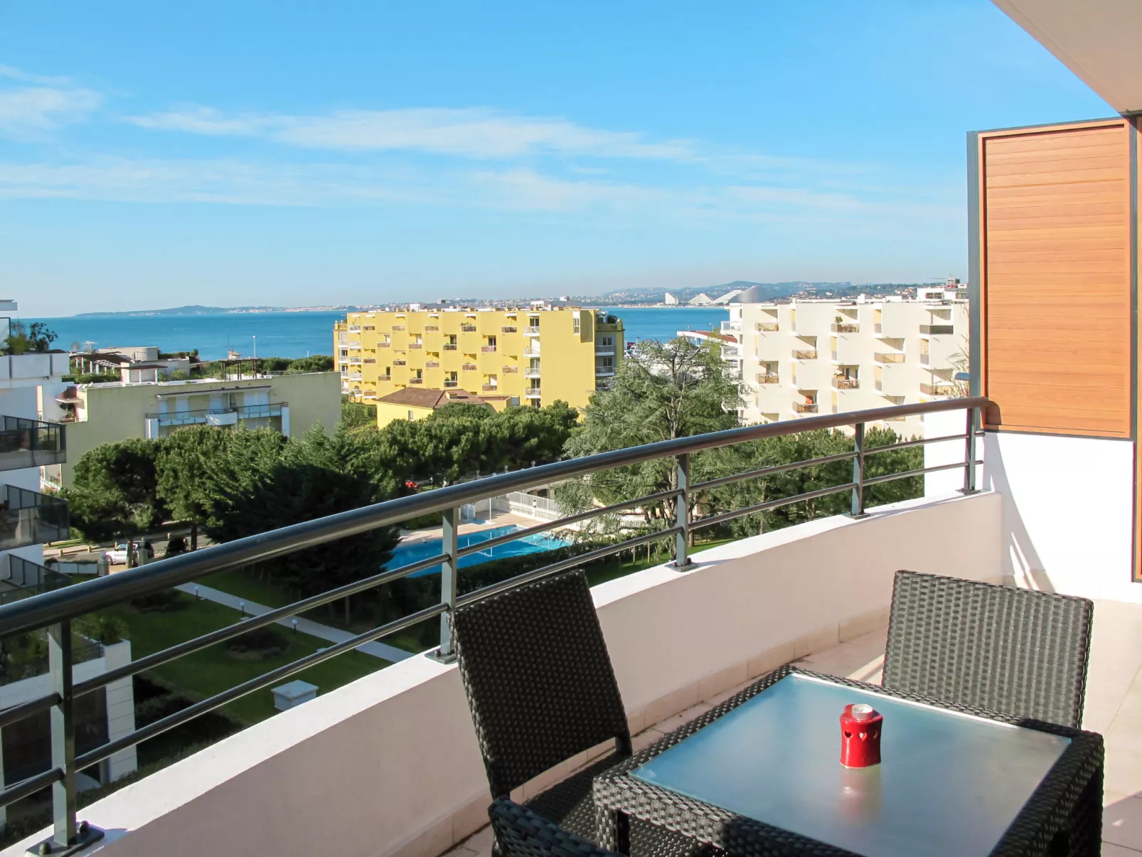 Le Lido-Outside