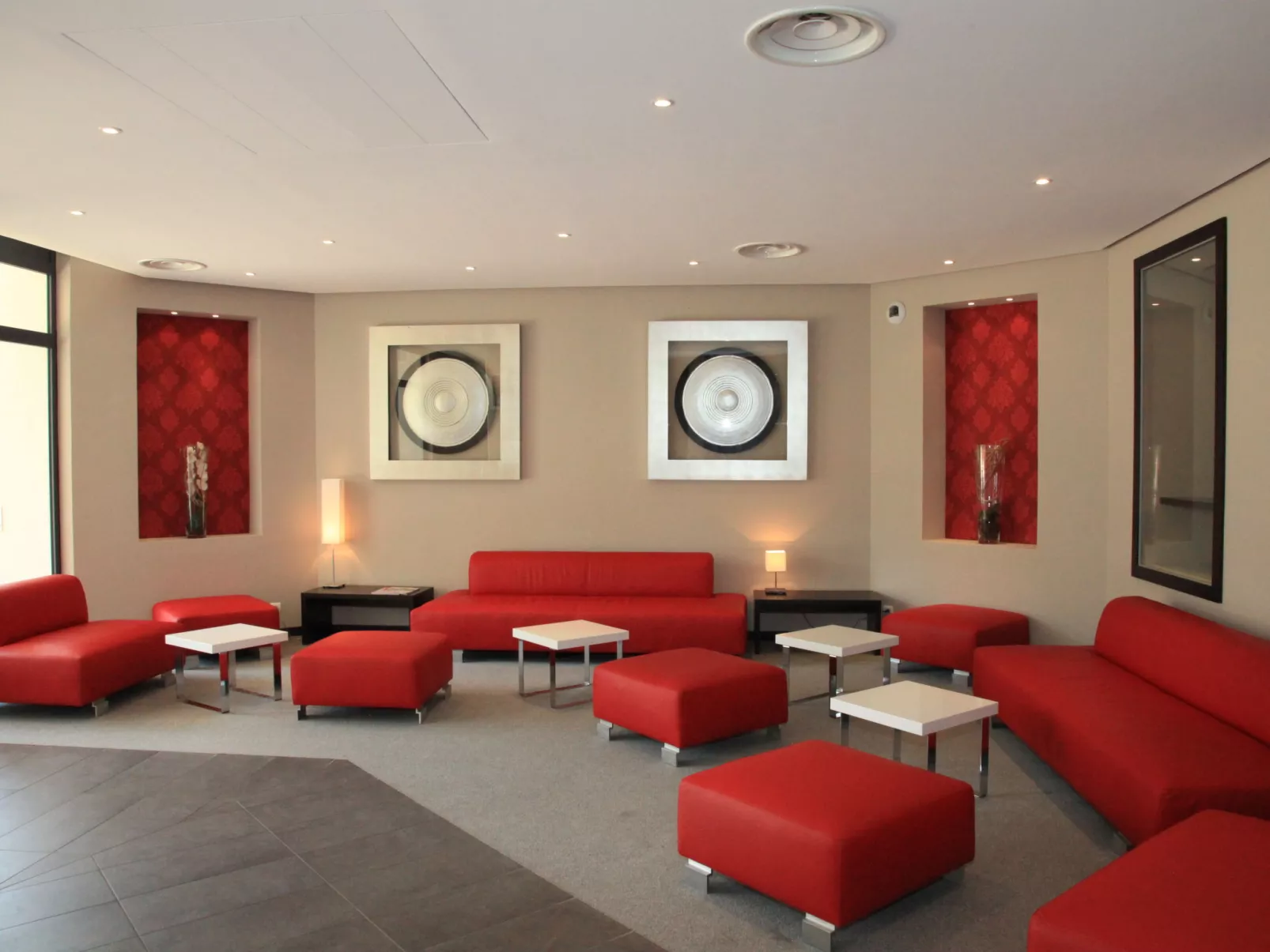 Le Lido-Inside