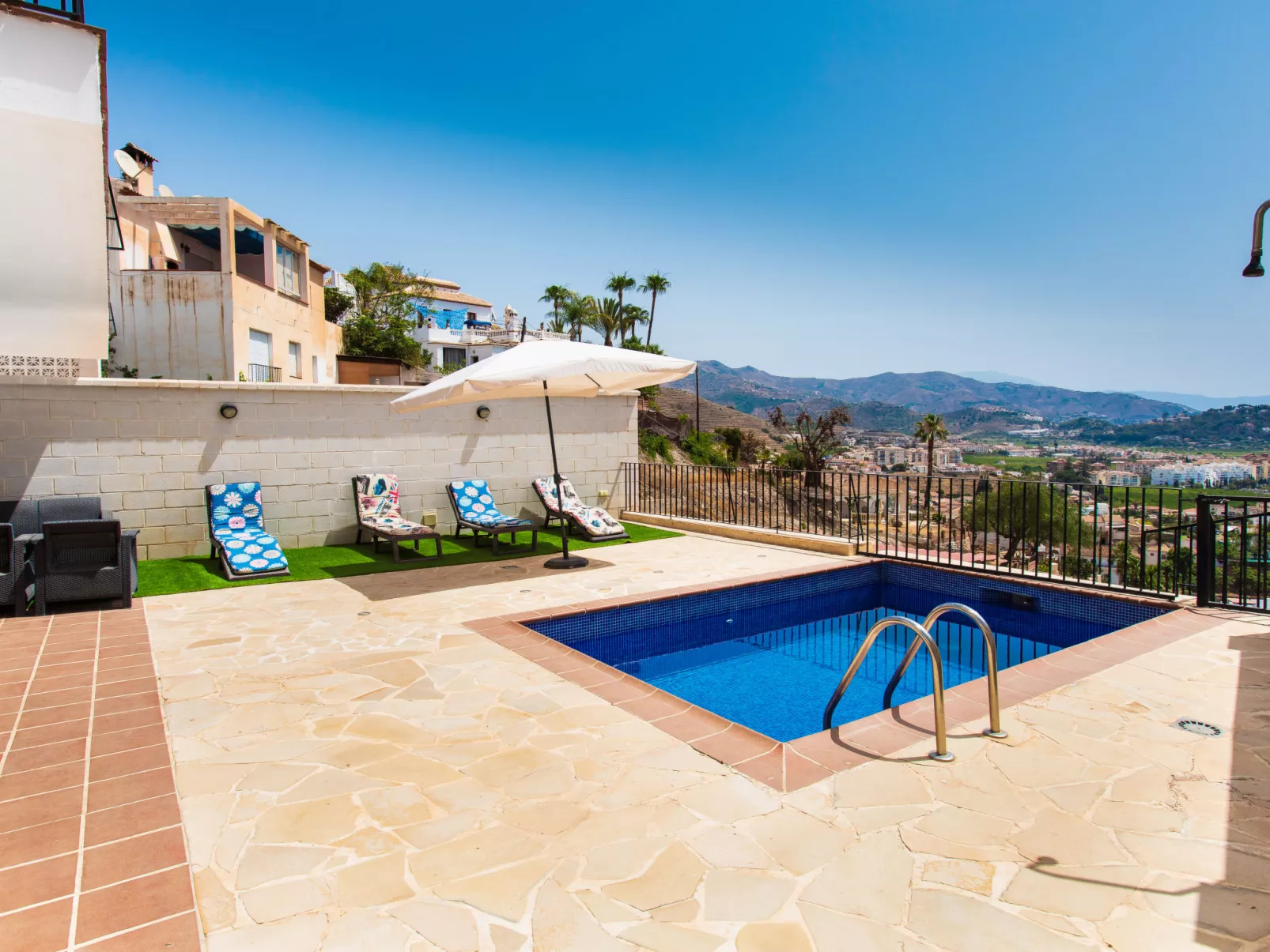 Mirador B-Outside