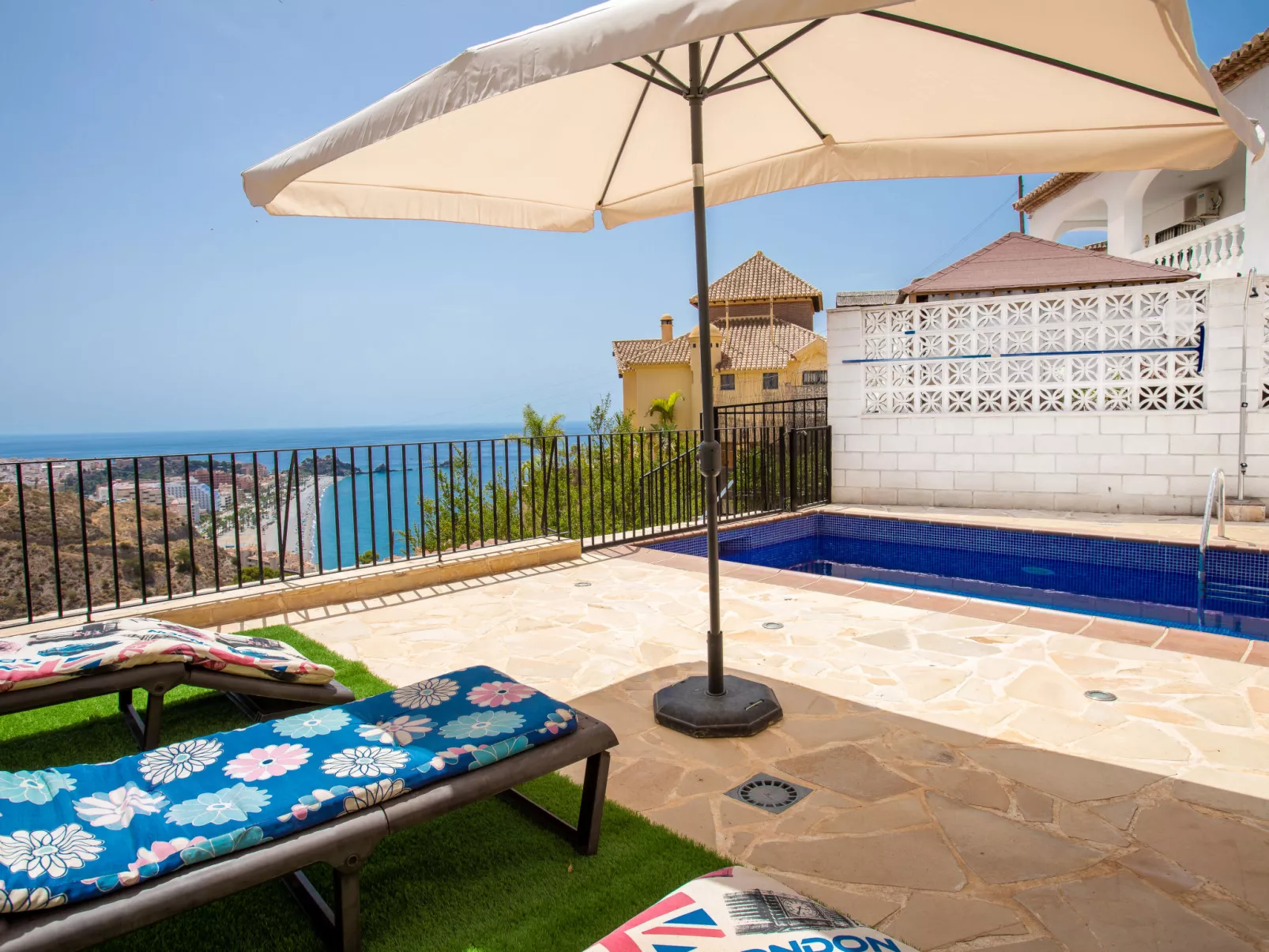 Mirador B-Outside
