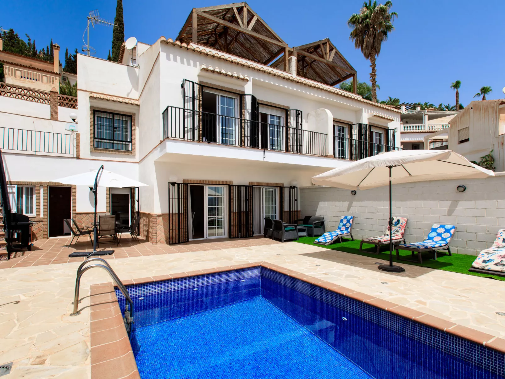 Mirador B-Outside