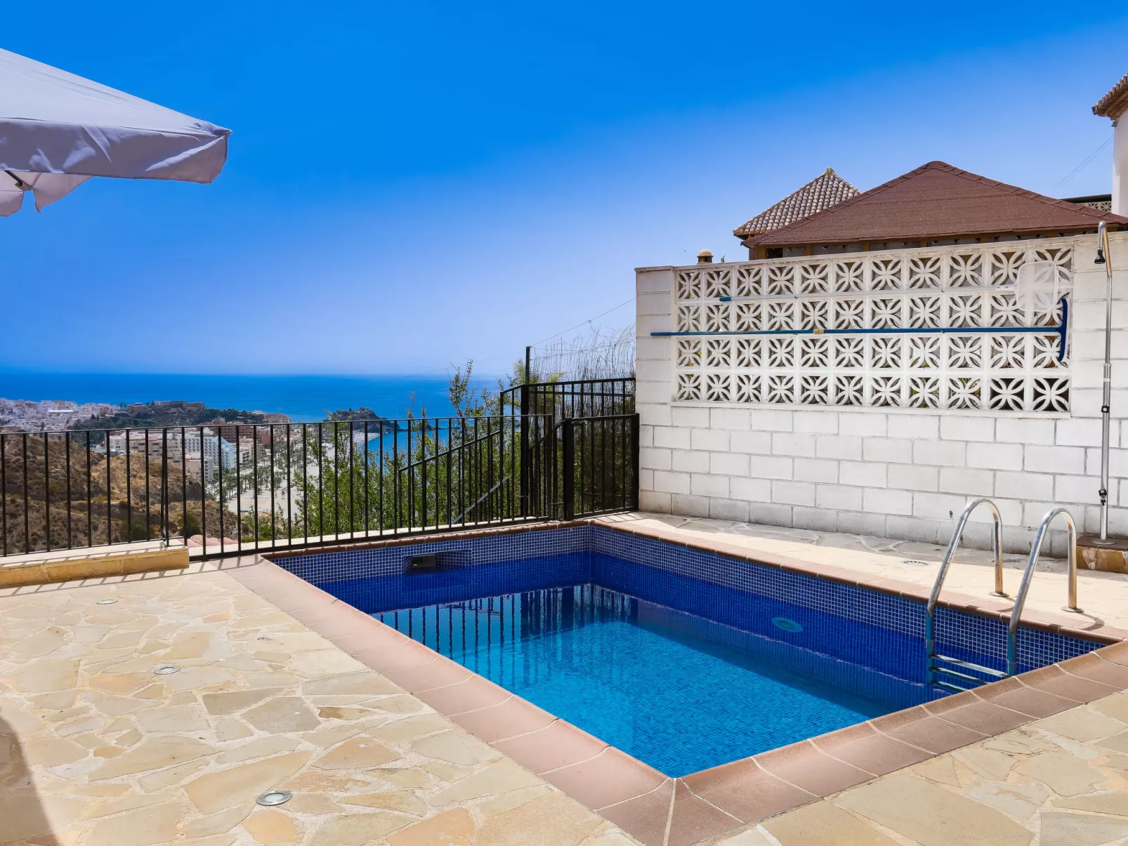 Mirador B-Outside