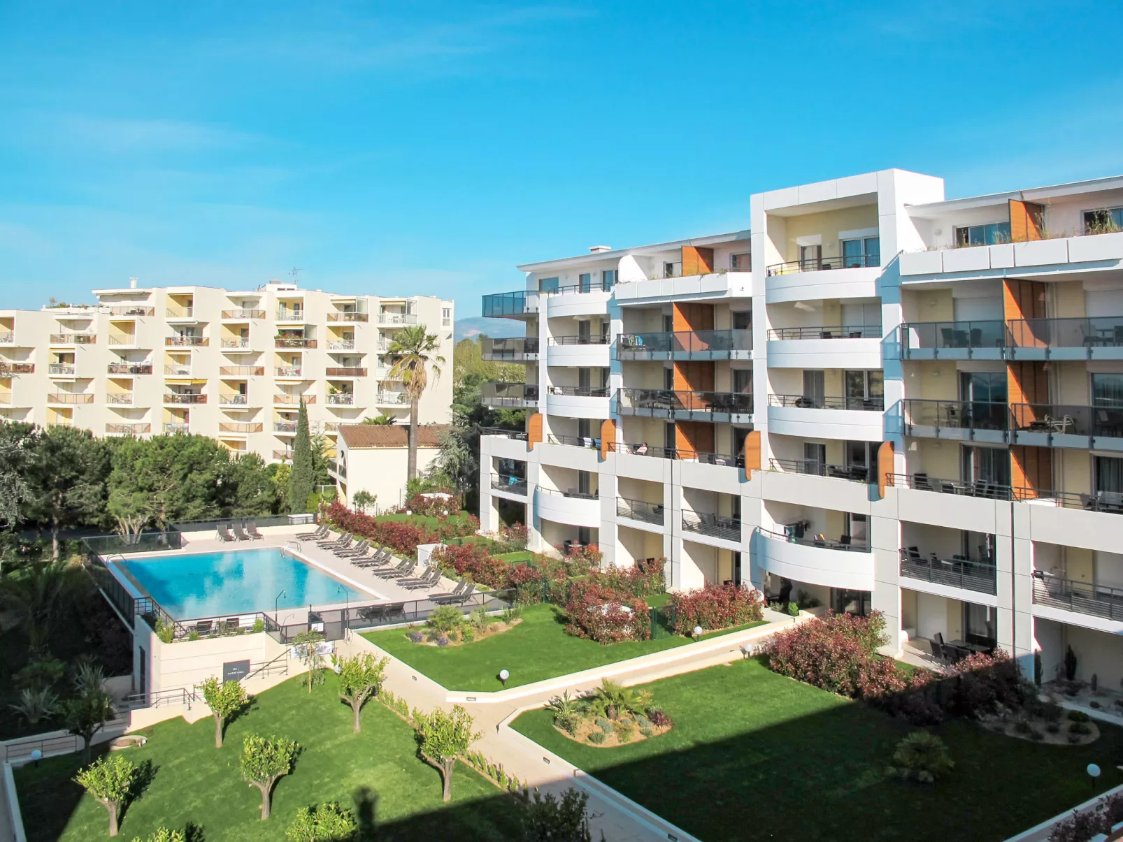 Le Lido-Outside