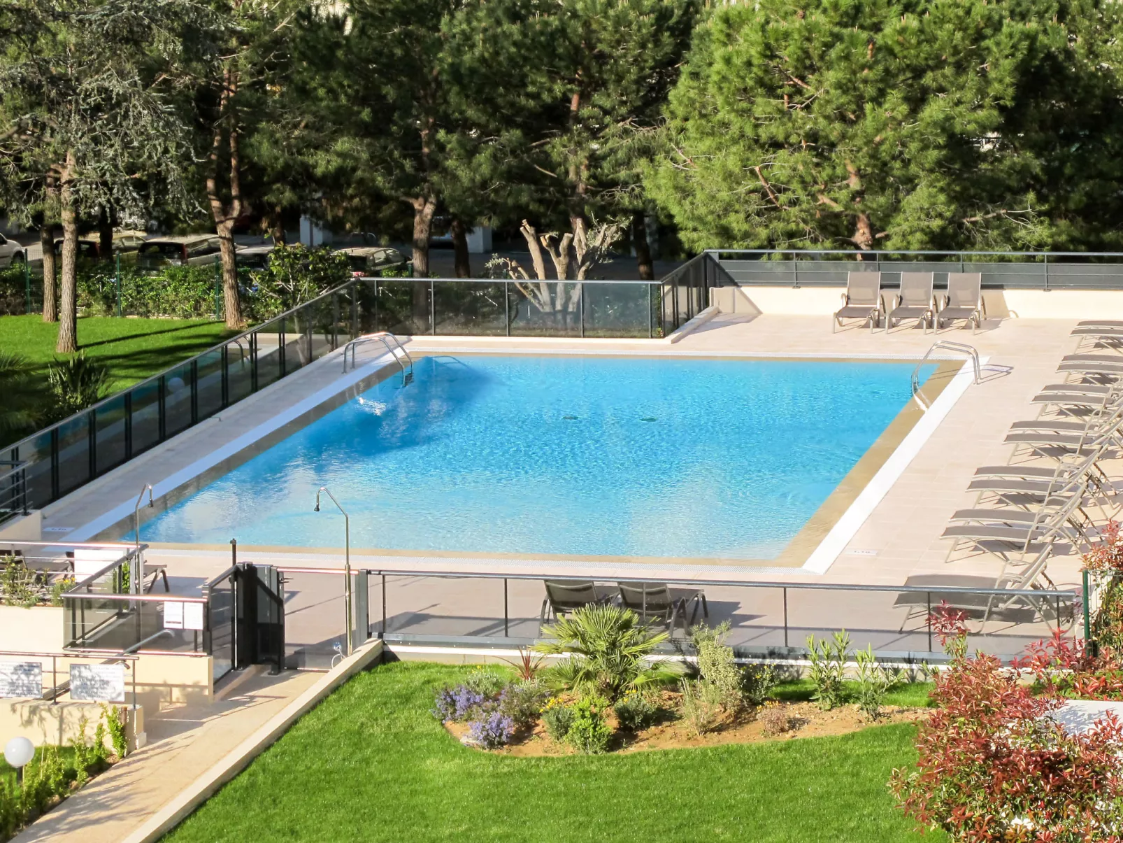 Le Lido-Outside