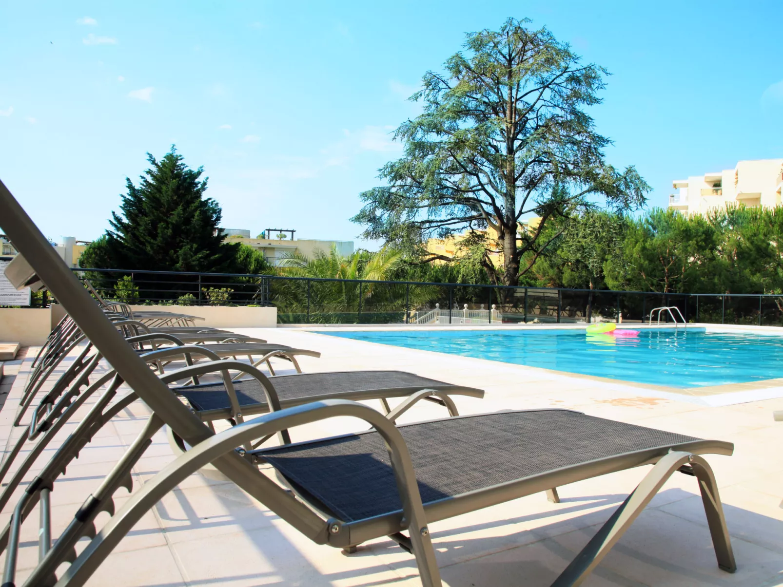 Le Lido-Outside