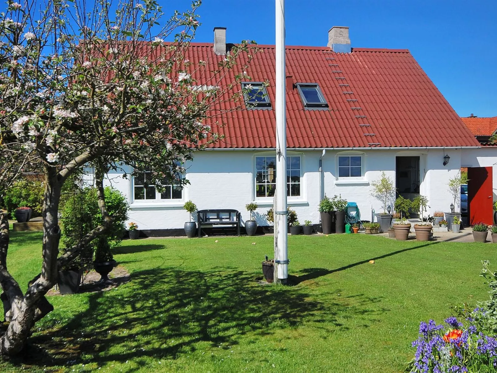 "Fraþulf" - 6km from the sea