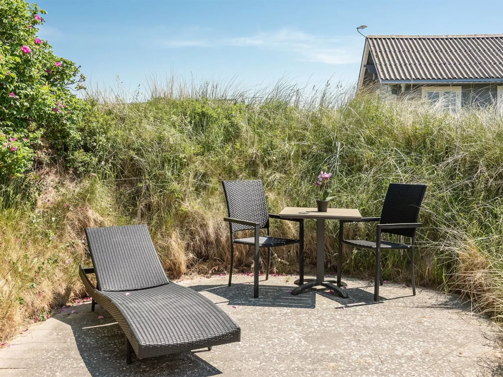 "Nyssa" - 350m from the sea-Outside