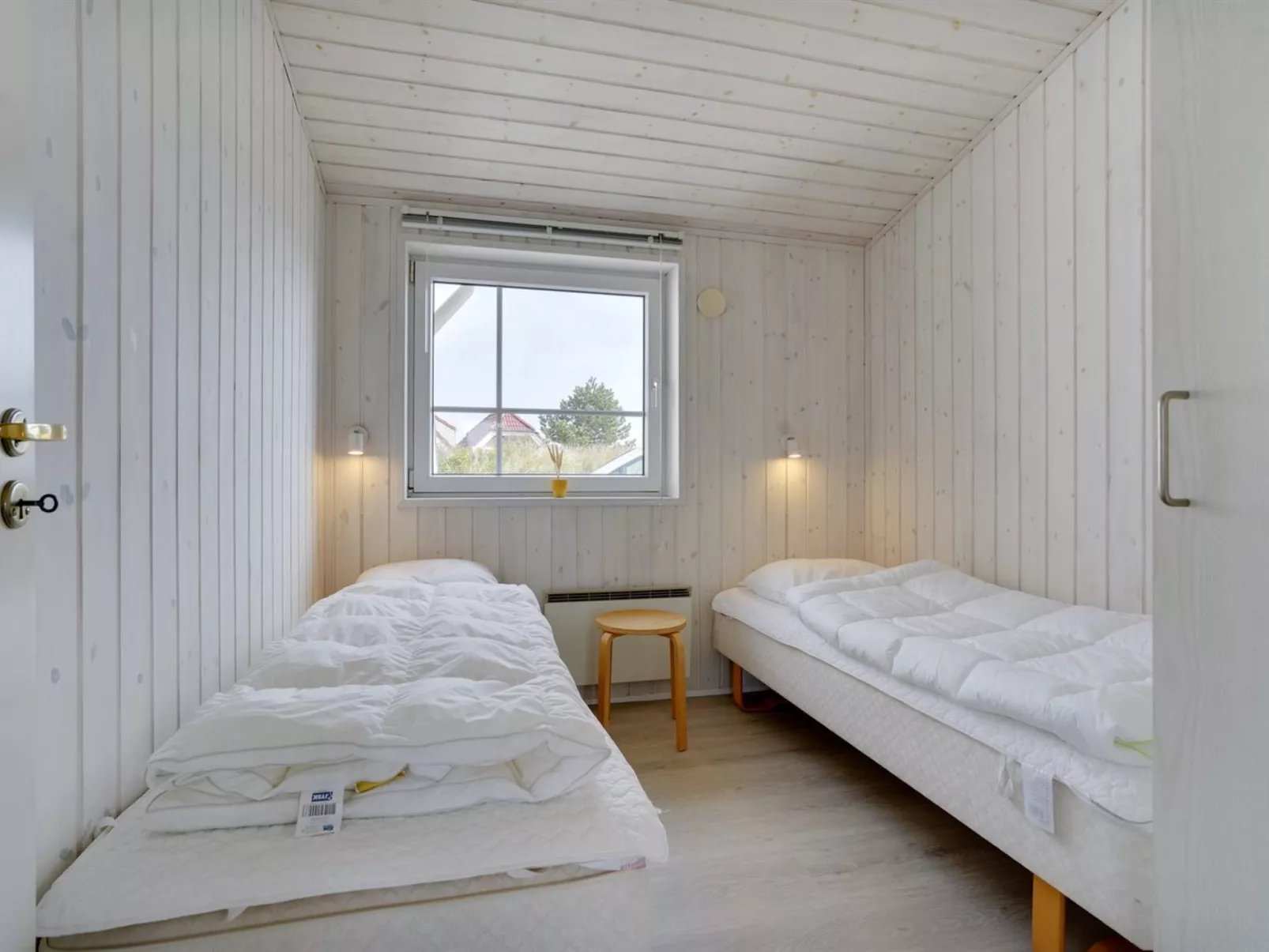 "Nyssa" - 350m from the sea-Inside