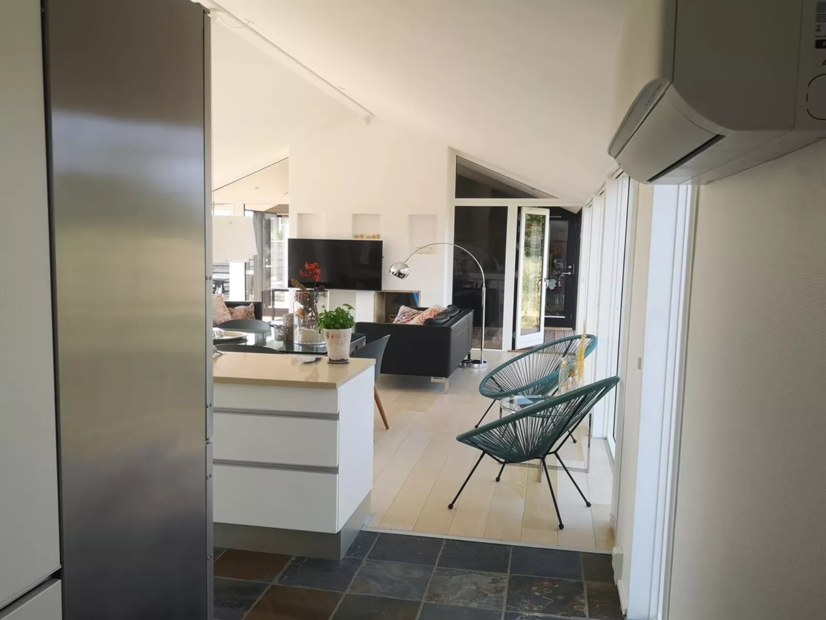 "Darla" - 375m from the sea-Inside
