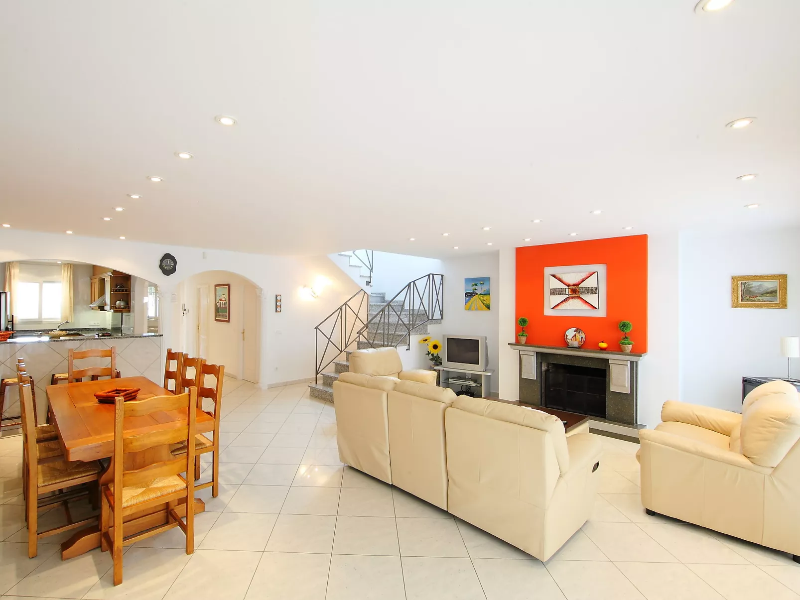 Llobregat 41b-Inside