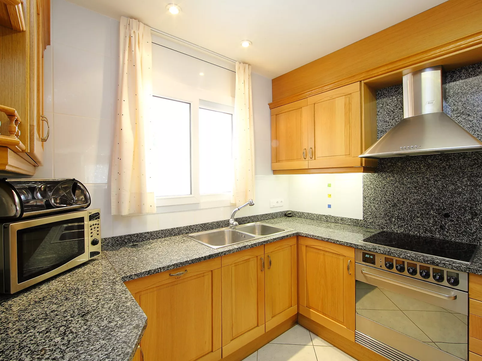 Llobregat 41b-Inside