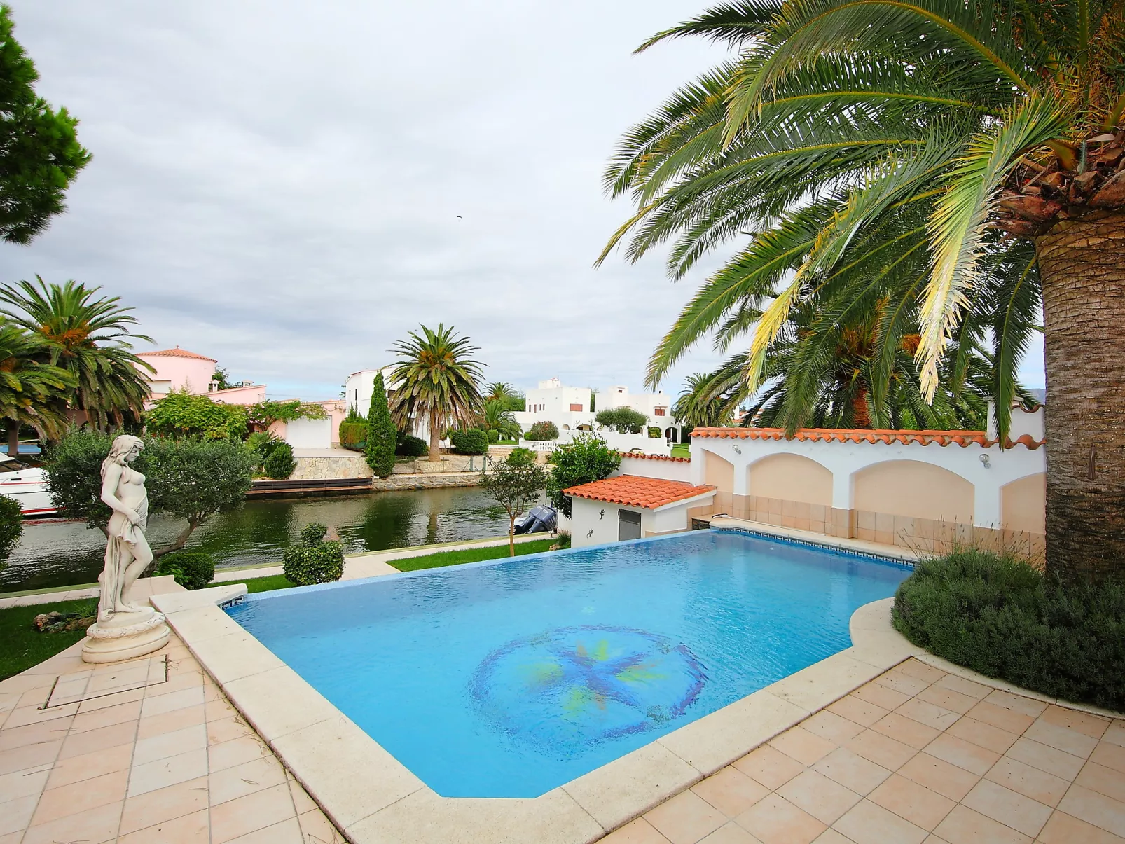 Llobregat 41b-Outside