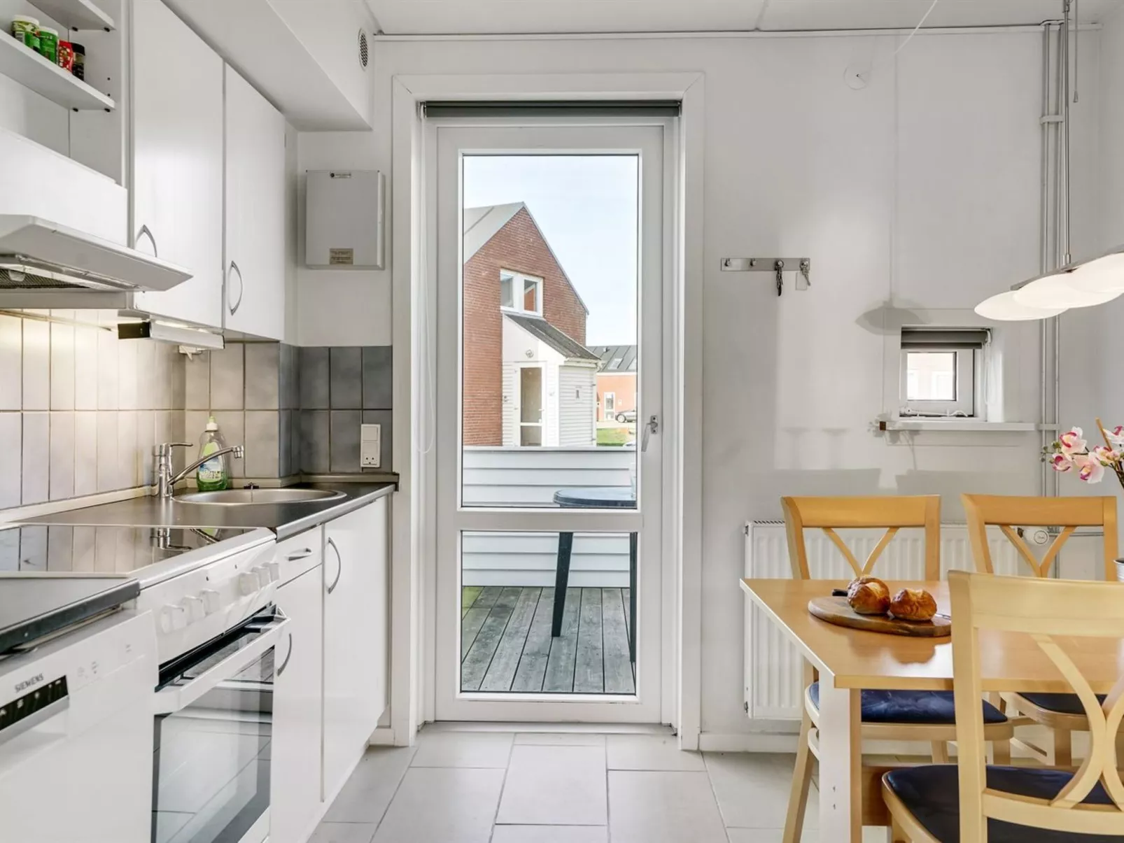 "Ginger" - 2.3km from the sea-Inside