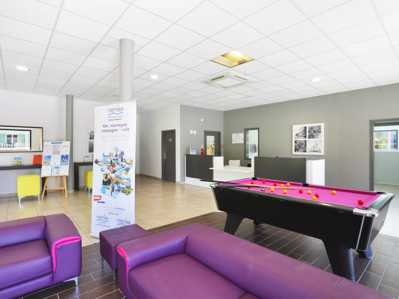 Le Domaine des Mauriers-Inside