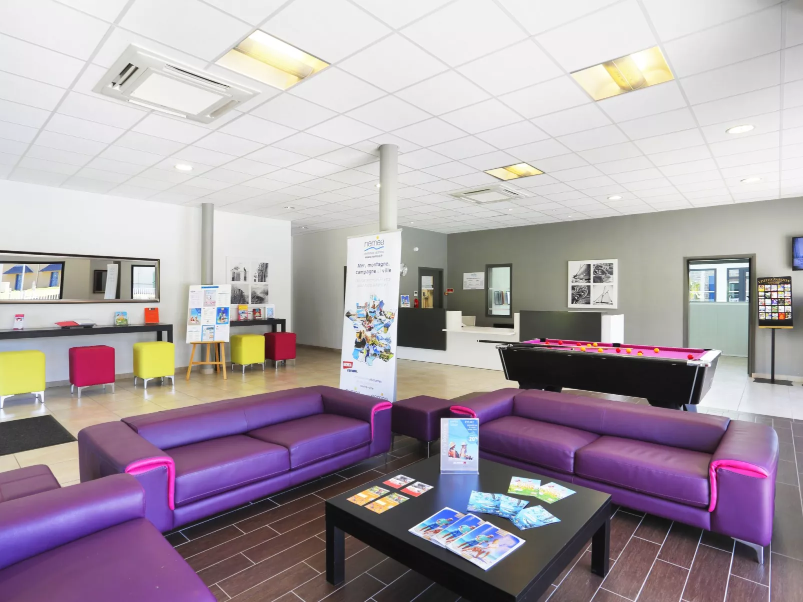 Le Domaine des Mauriers-Inside