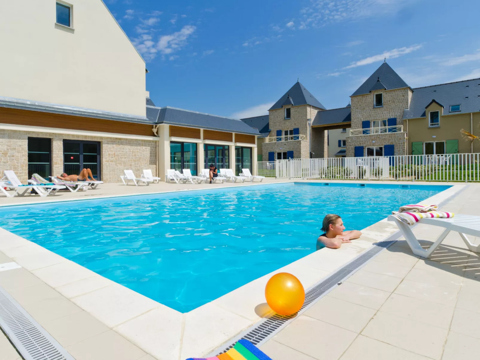 Le Domaine des Mauriers-Outside