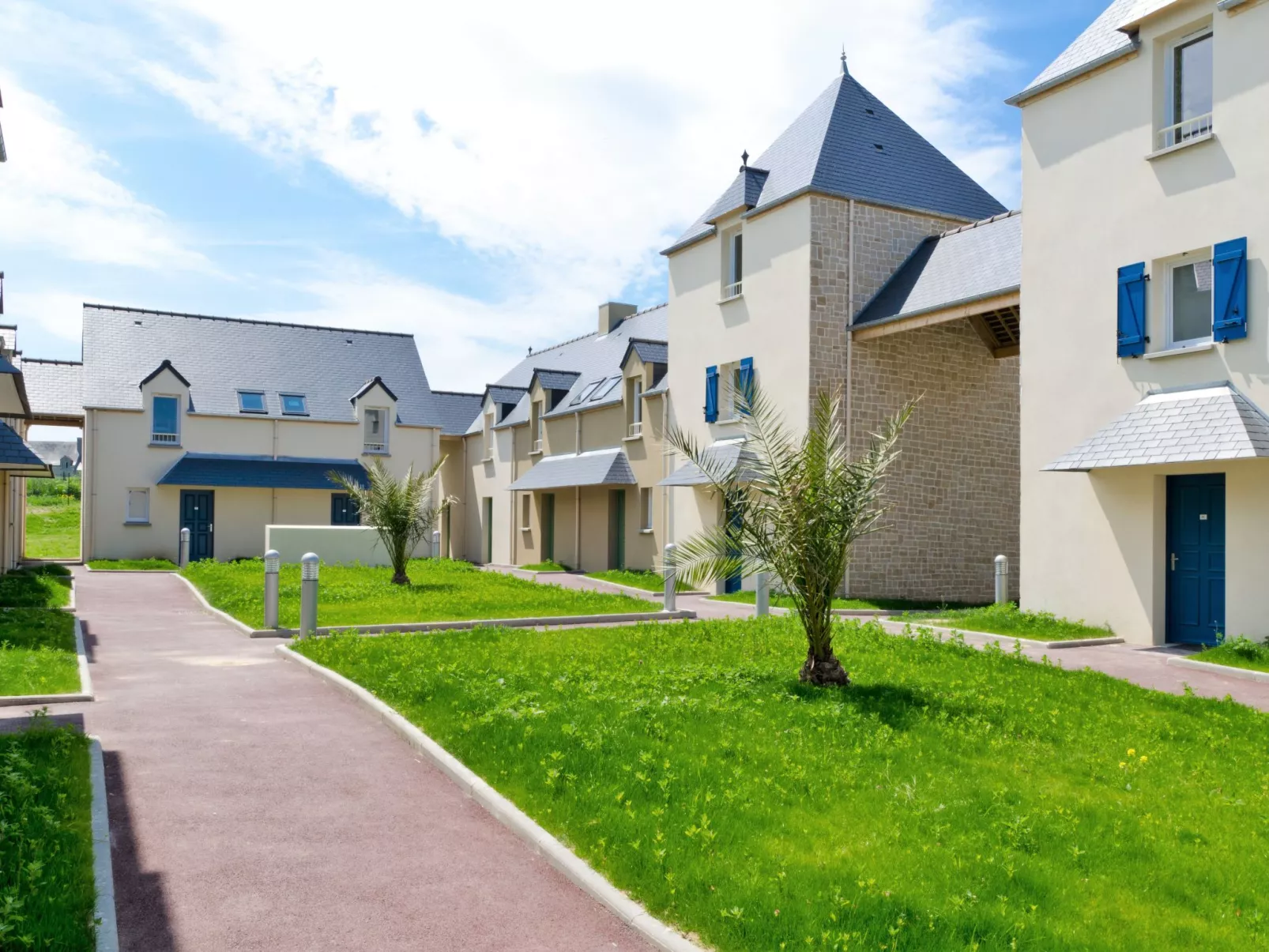 Le Domaine des Mauriers-Outside