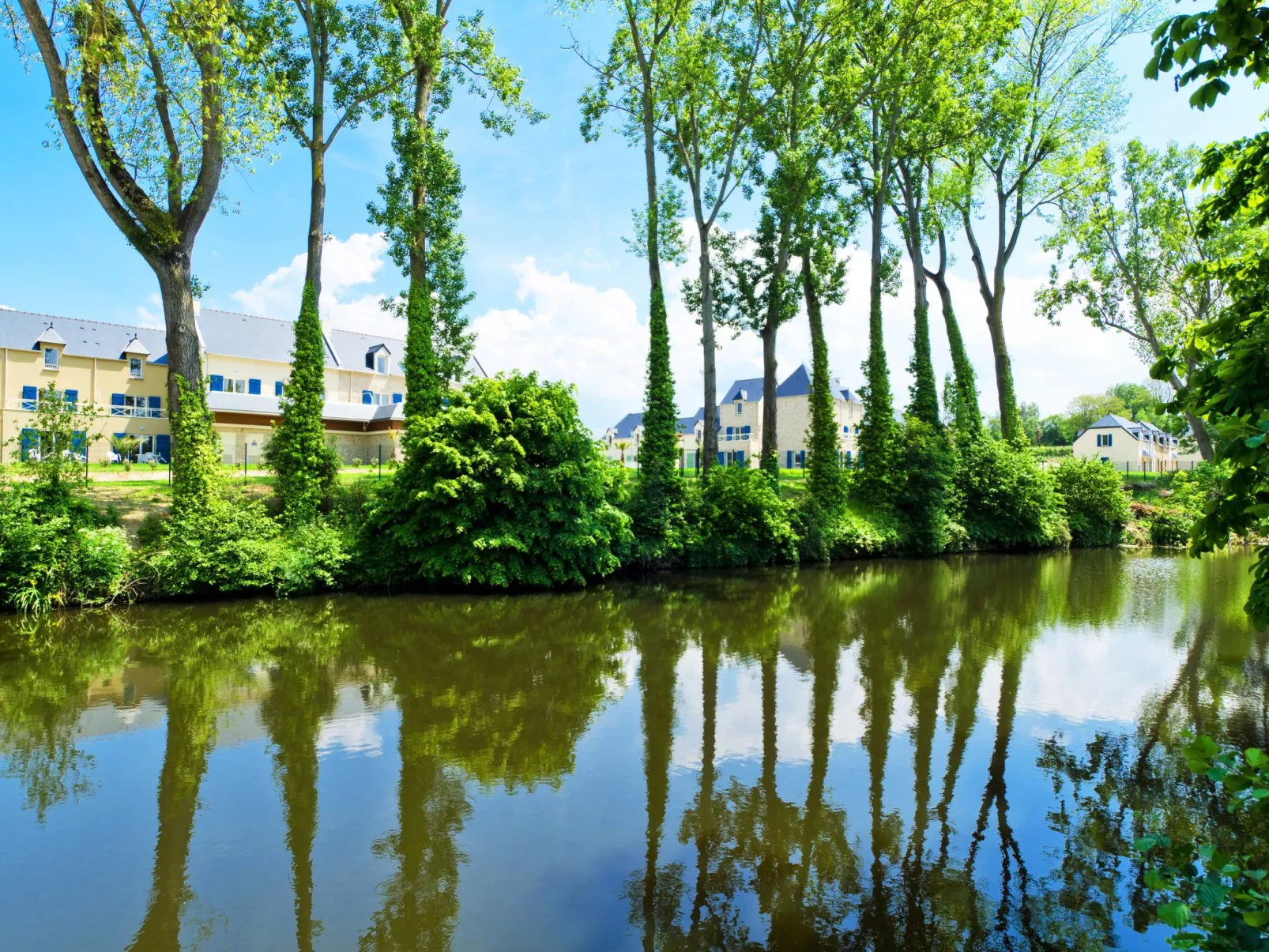 Le Domaine des Mauriers-Outside