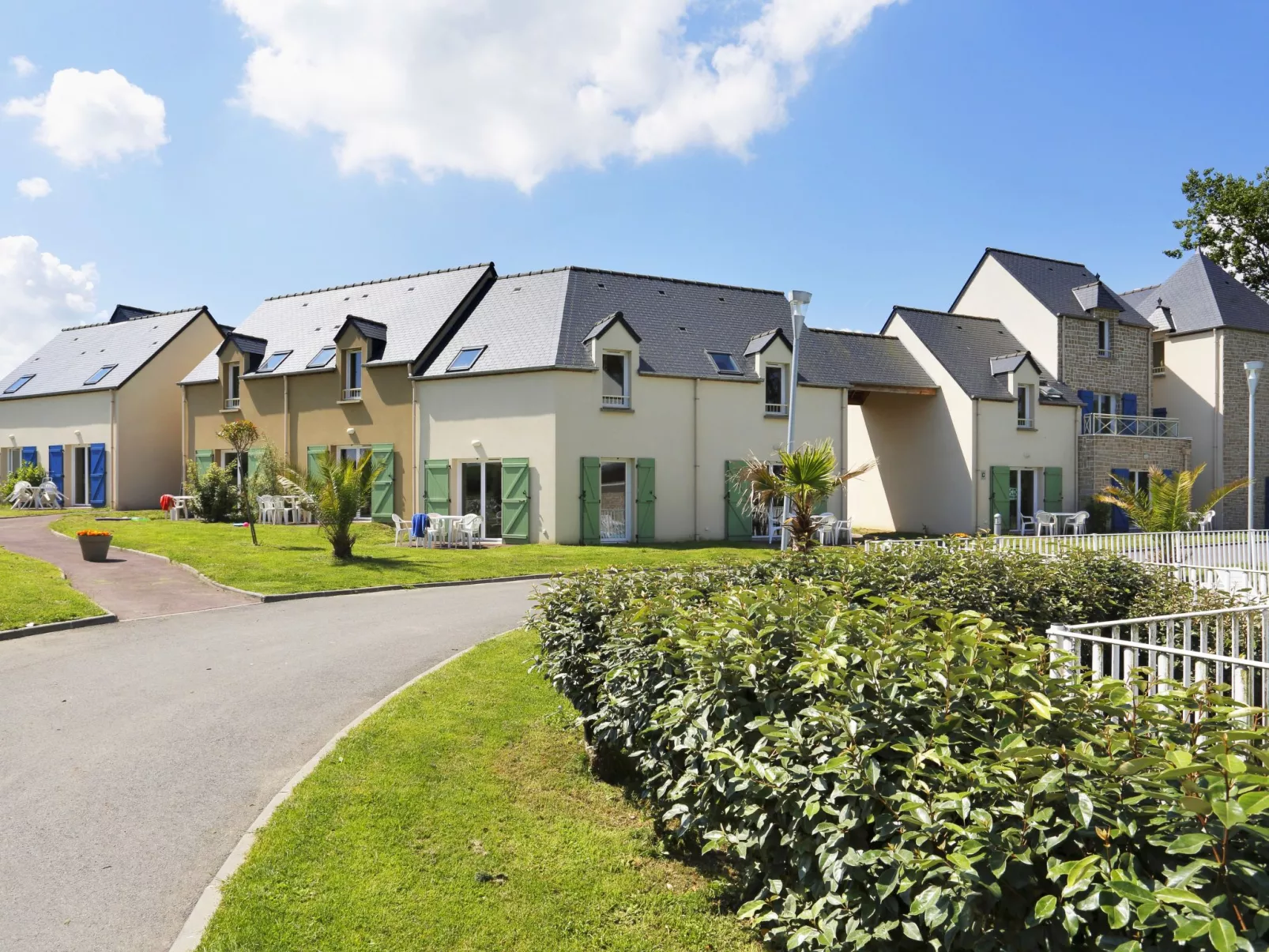 Le Domaine des Mauriers-Outside