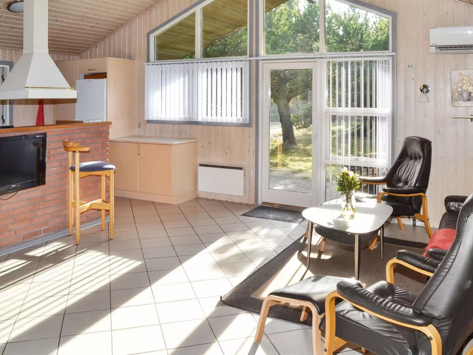 "Erlinda" - 3.1km from the sea-Inside
