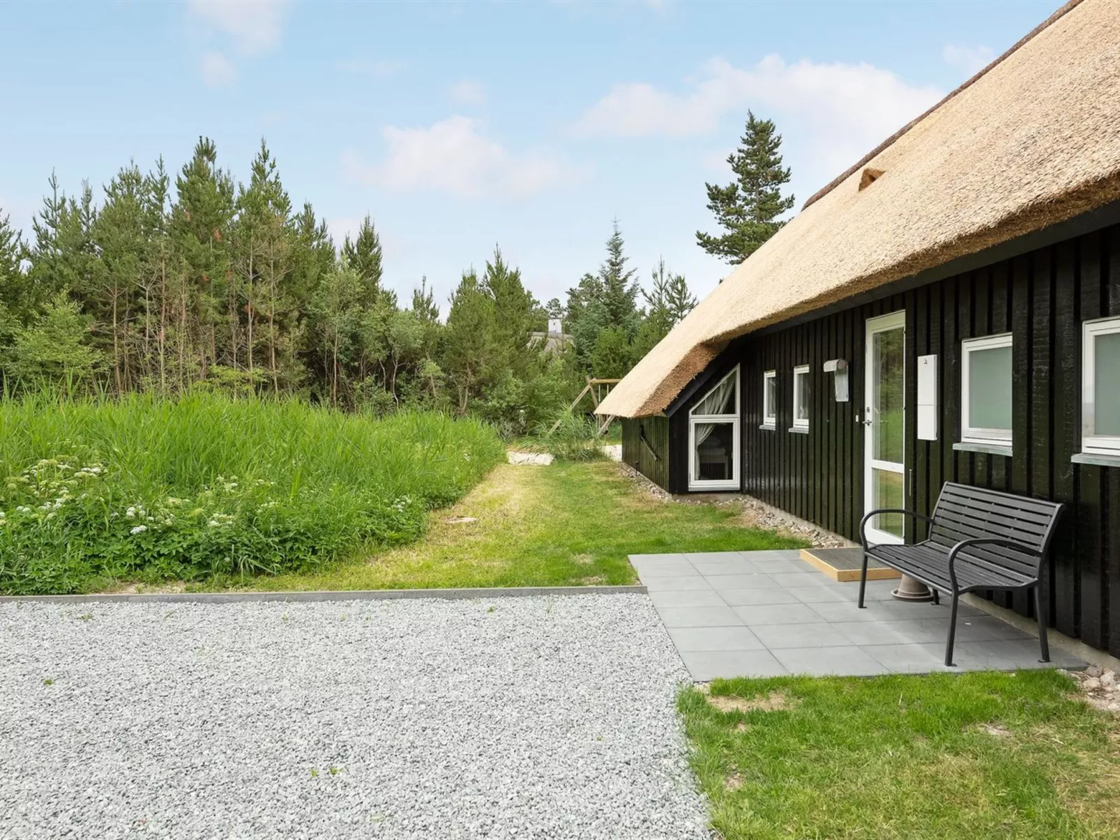 "Ellanor" - 1km from the sea-Outside