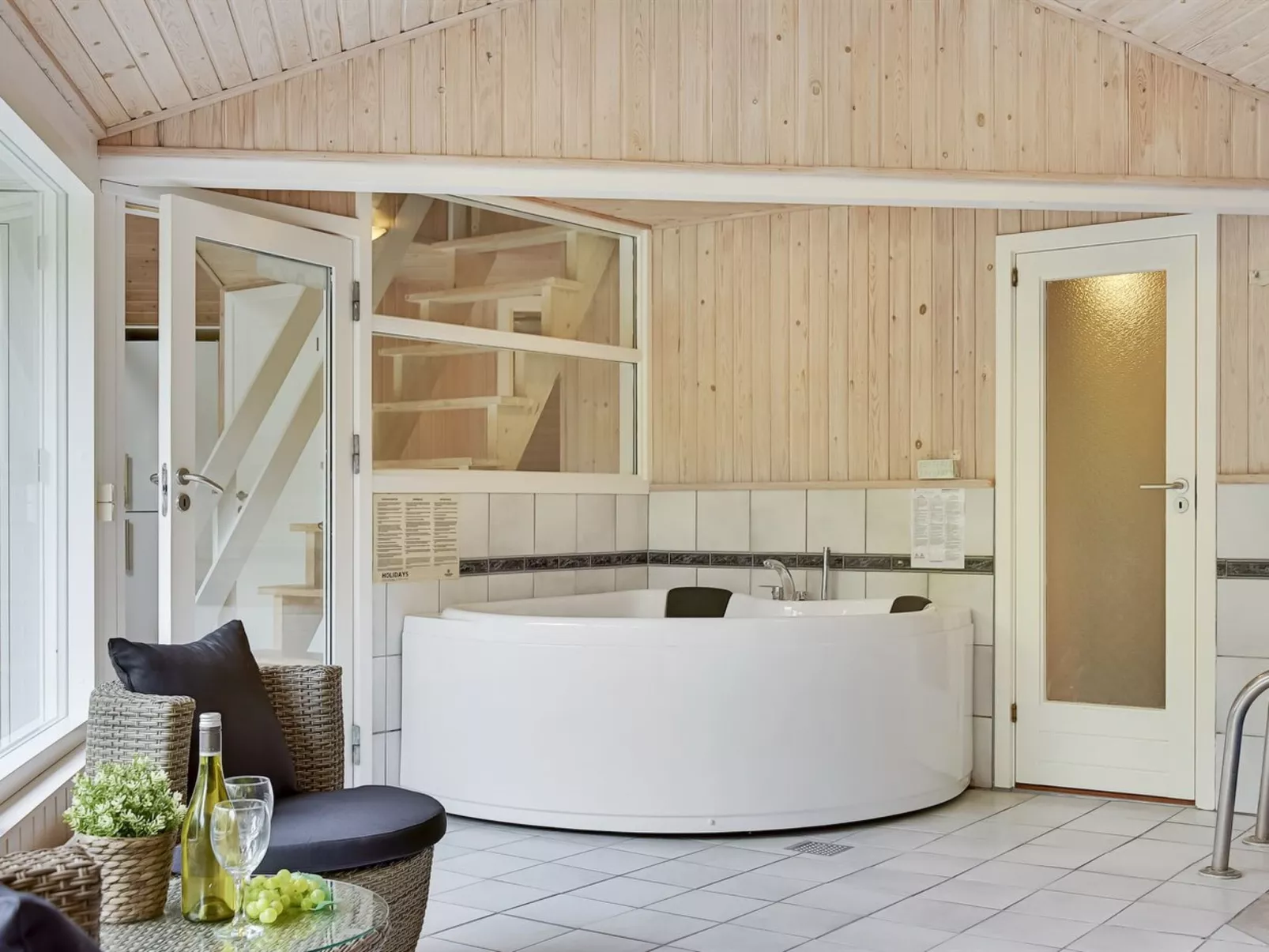 "Ellanor" - 1km from the sea-Inside
