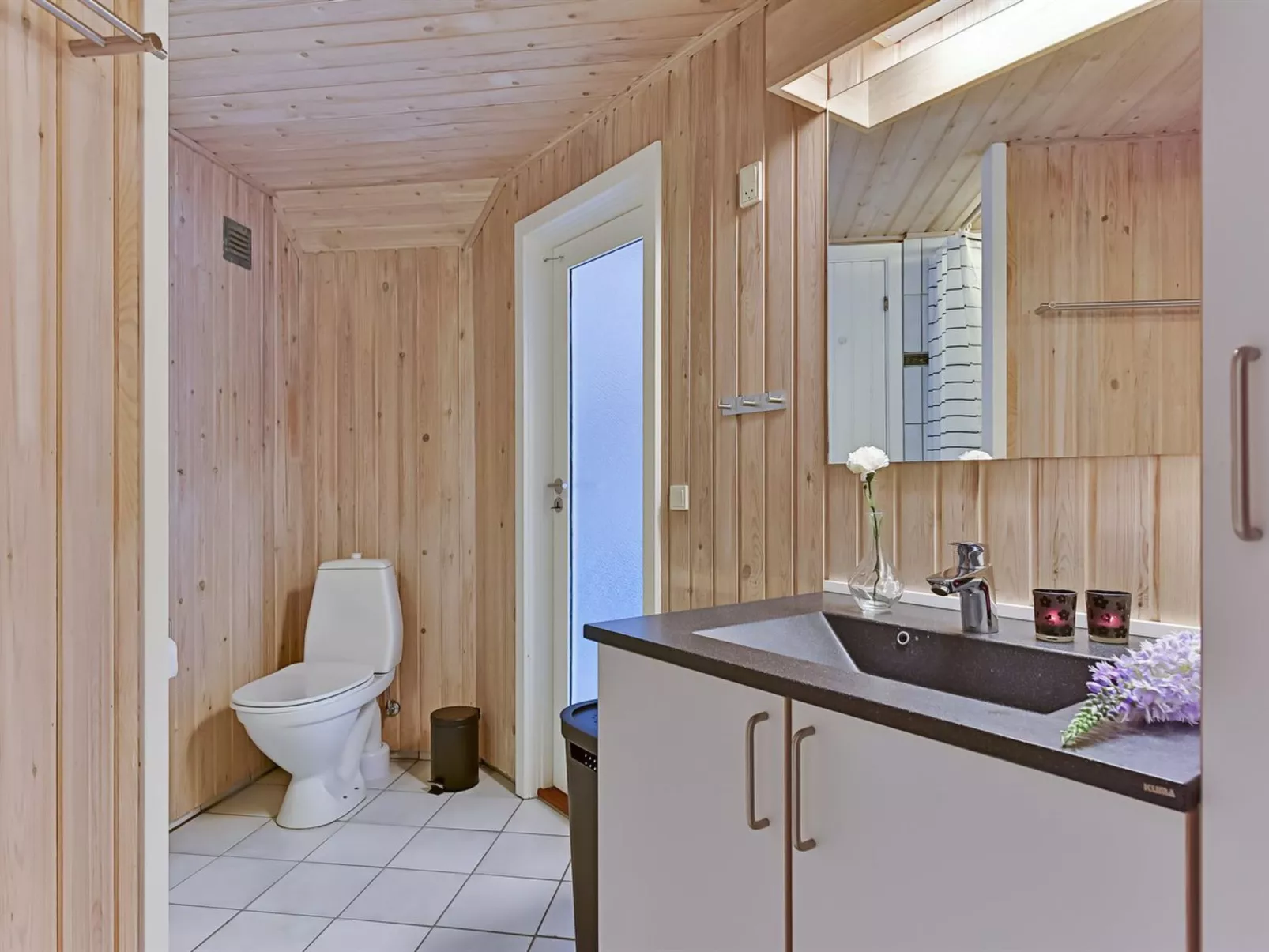 "Ellanor" - 1km from the sea-Inside