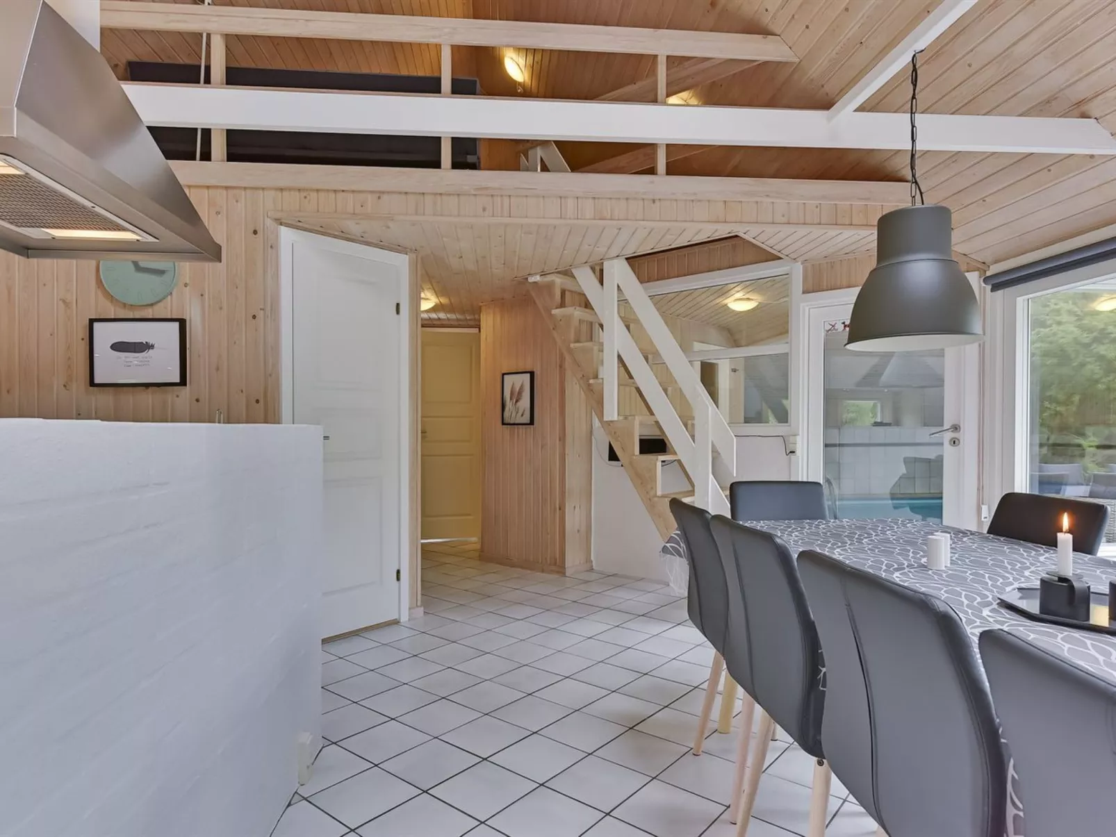 "Ellanor" - 1km from the sea-Inside