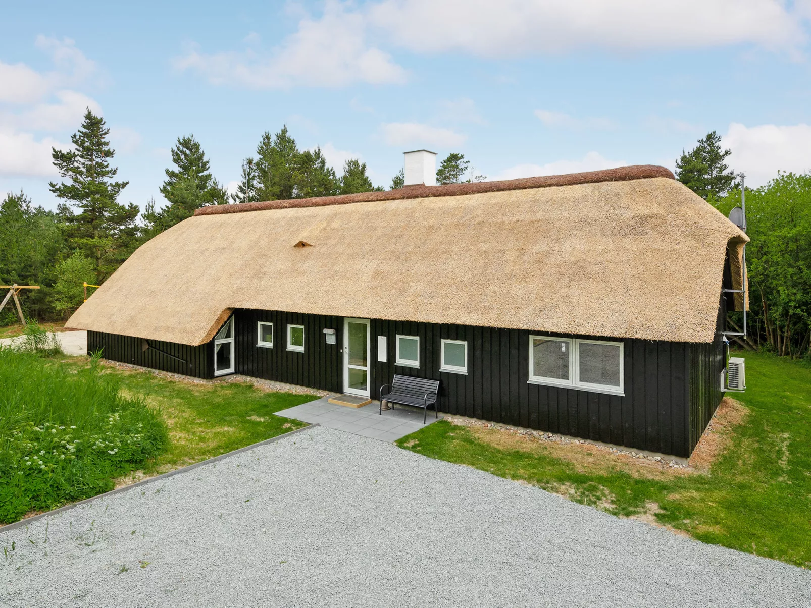 "Ellanor" - 1km from the sea-Outside