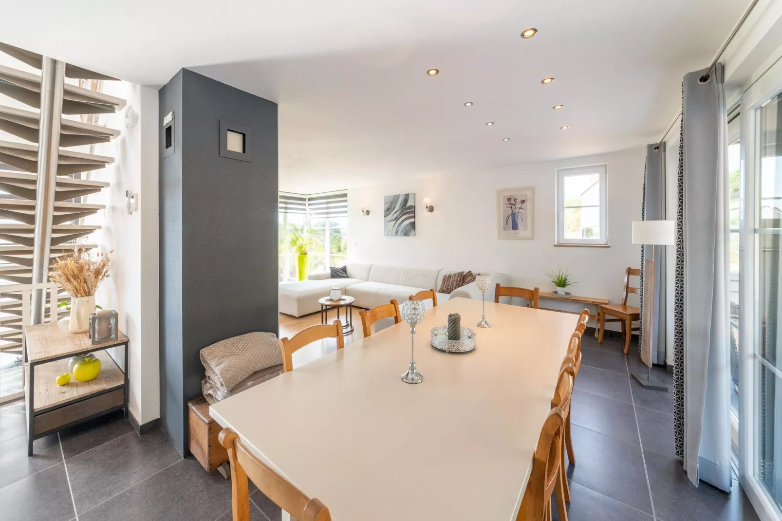 Elveno-Dining room