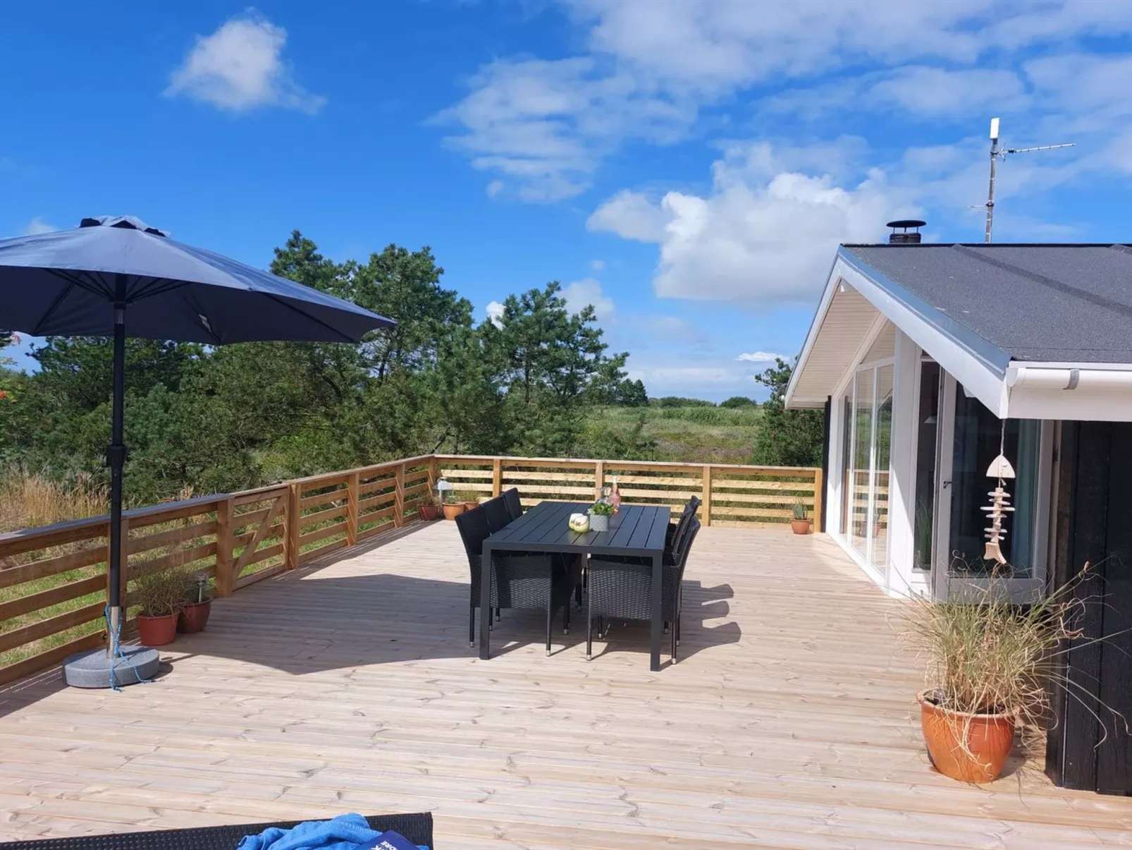 "Elgin" - 1.8km from the sea-Outside