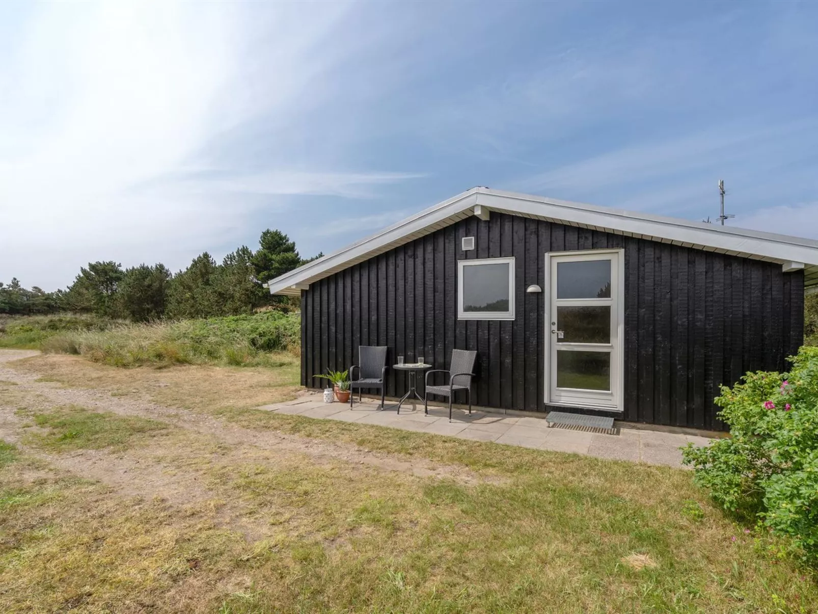 "Elgin" - 1.8km from the sea-Outside