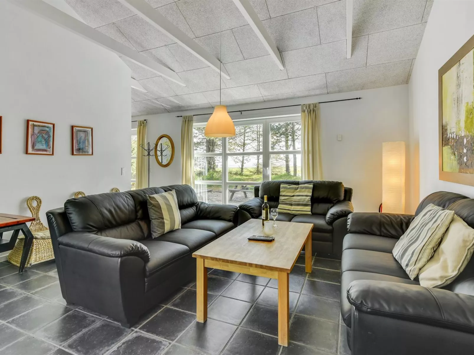 "Svanborg" - 3.7km from the sea-Inside