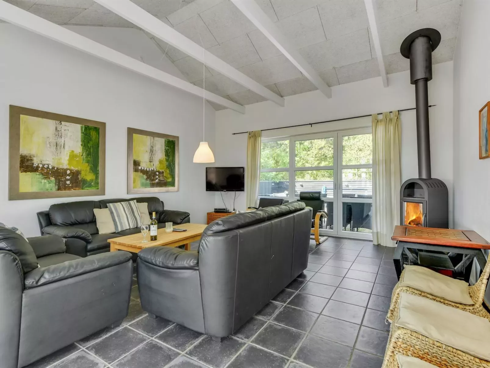 "Svanborg" - 3.7km from the sea-Inside